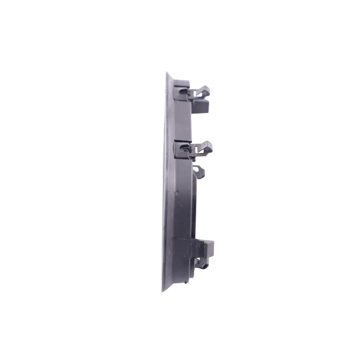 Deska Rozdzielcza Kratka Nawiewu Panel Prawy do Porsche Macan 95B o numerze 95B819706A Porsche Macan 95B Deska Rozdzielcza Kratka Nawiewu Panel Prawy - SKU 95B819706A - Numer Części 95B819706A