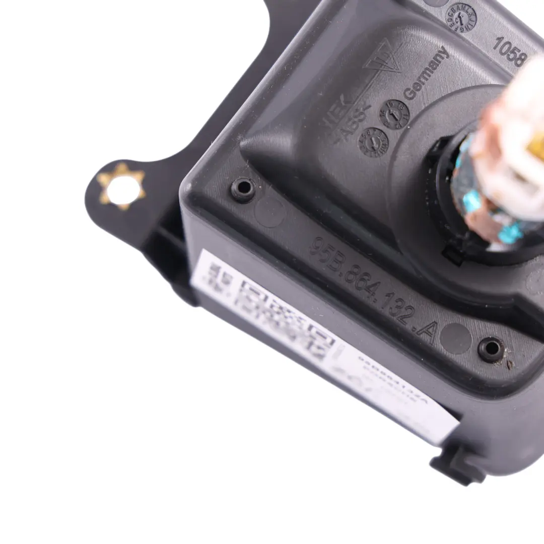 Porsche Macan 95B Mittelkonsole 12V Steckdose Rahmen Blende Gehäuse - SKU 95B864132A - Teilenummer 95B864132A