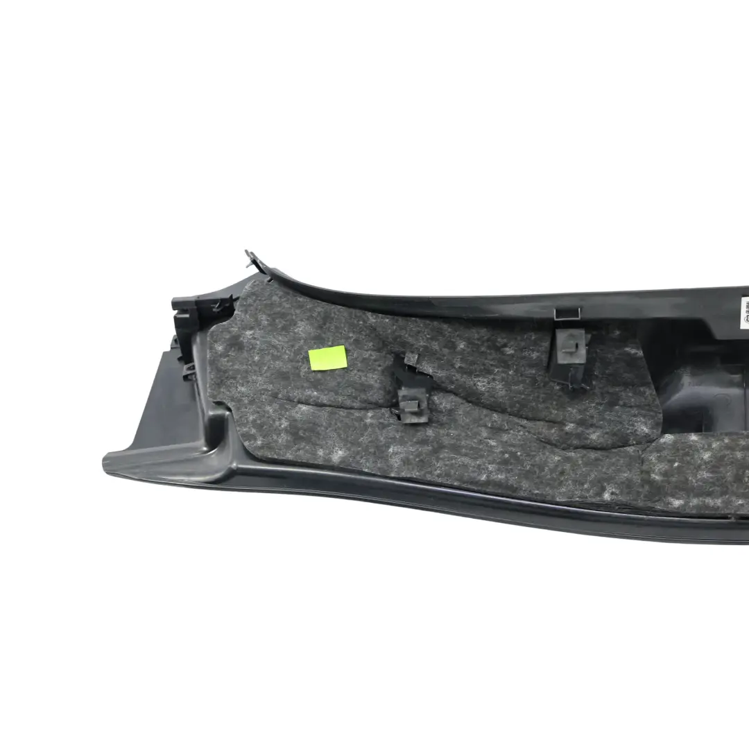 Cubierta Interior Cerradura Maletero Panel Negro para Porsche Cayman 982 con número de pieza 98155125103 Porsche Cayman 982 Cubierta Interior Cerradura Maletero Panel Negro - SKU 98155125103 - Número de pieza 98155125103