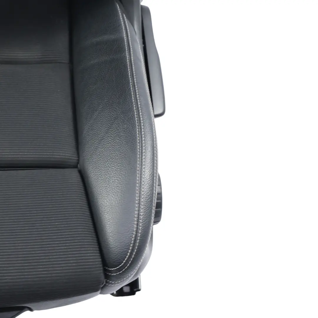Vordersitz Links Innenraum Stoff Leder Artico Schwarz für Mercedes W176 mit Teilenummer A1179109500 Mercedes W176 Vordersitz Links Innenraum Stoff Leder Artico Schwarz - SKU A1179109500-2 - Teilenummer A1179109500