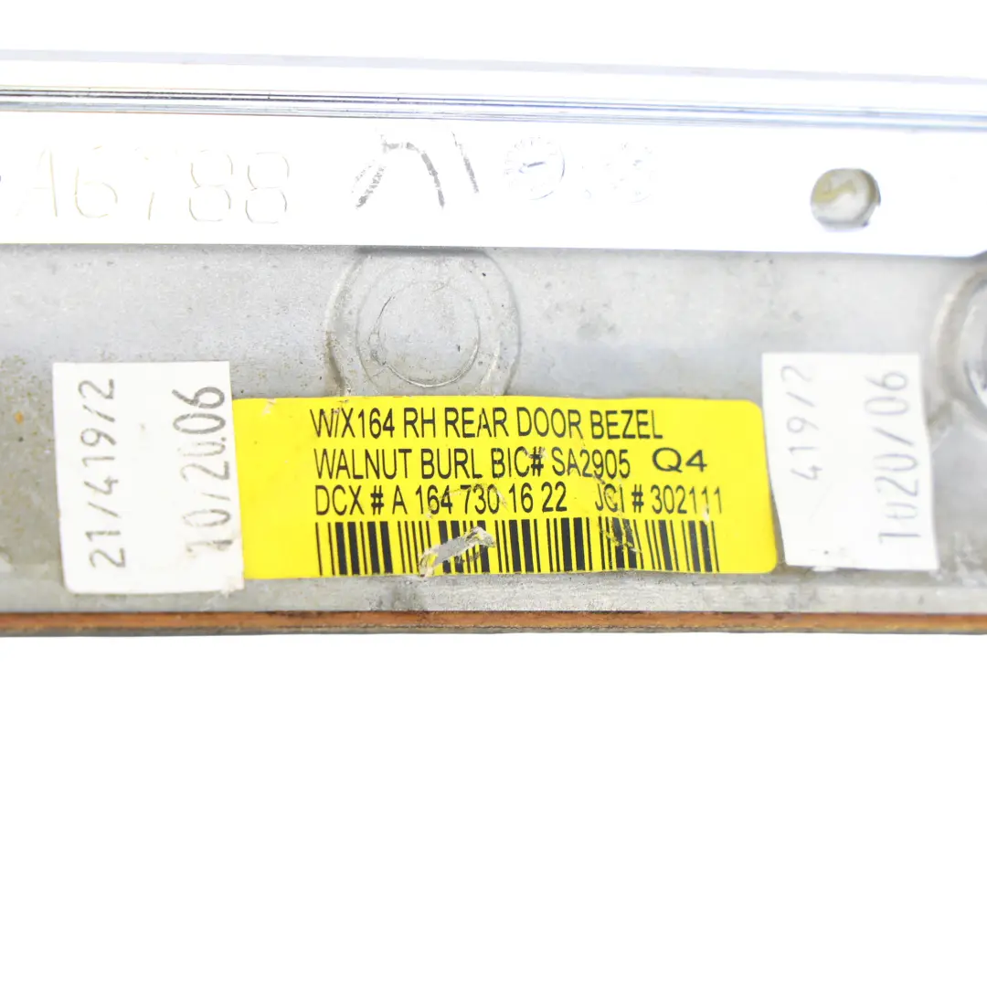 Baguette Moulure Garniture Porte Arrière Droite pour Mercedes X164 à propos du numéro de pièce A1647301622 Mercedes X164 Baguette Moulure Garniture Porte Arrière Droite - SKU A1647301622 - Numéro de pièce A1647301622