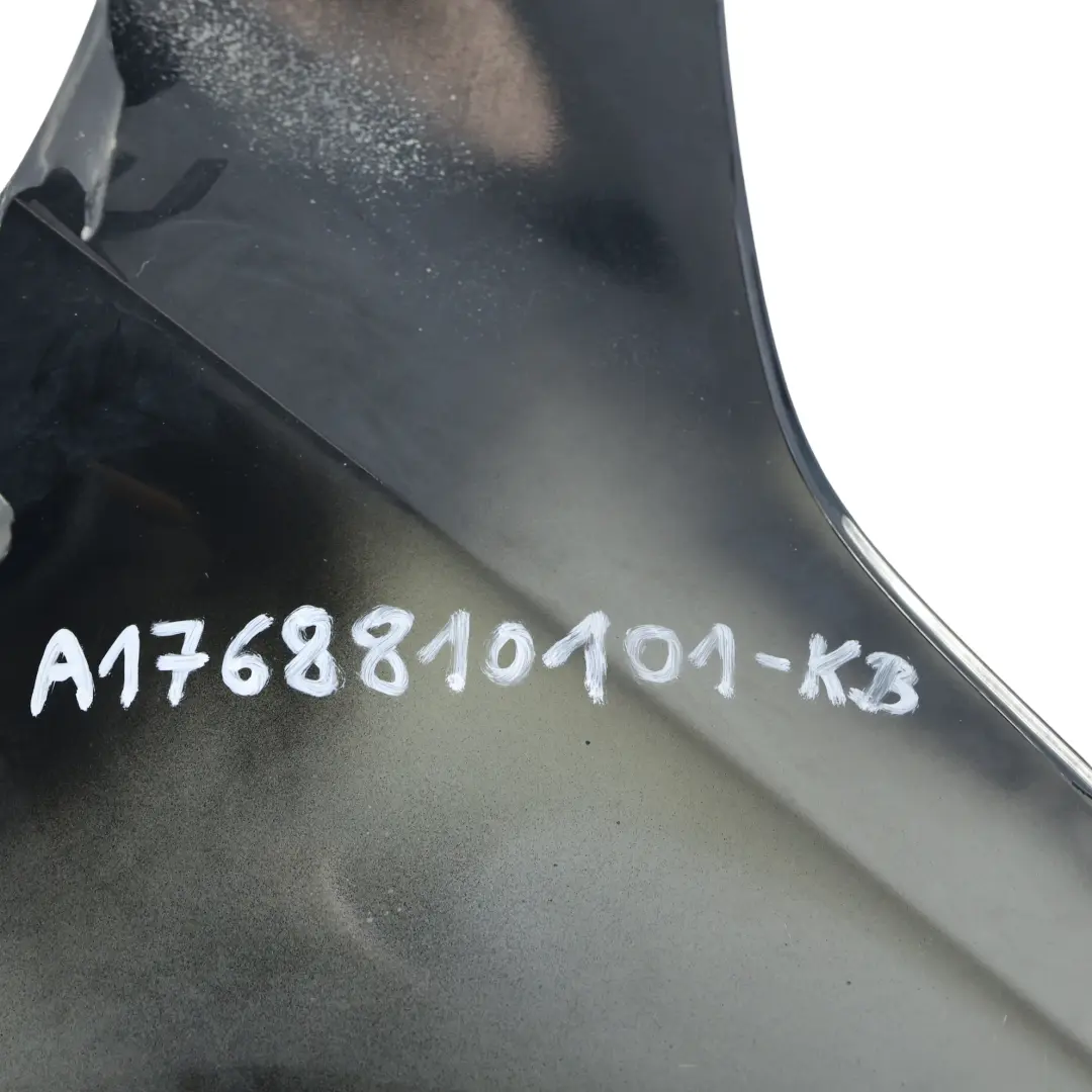 Panel Frontal Lado Izquierdo Tapa Kosmos Black 191 para Mercedes W176 con número de pieza A1768810101 Mercedes W176 Panel Frontal Lado Izquierdo Tapa Kosmos Black 191 - SKU A1768810101-KB - Número de pieza A1768810101