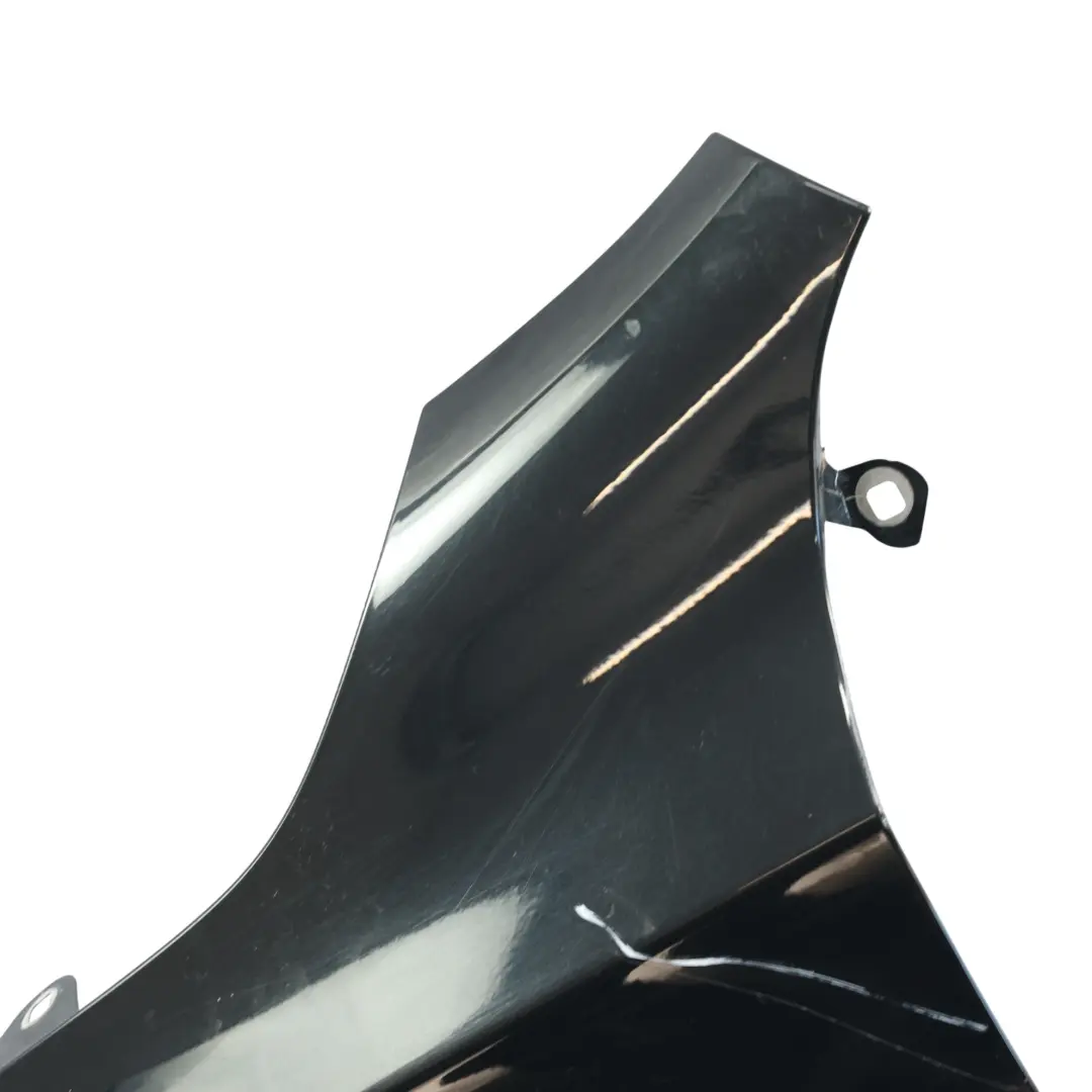 Mercedes W176 Panel Frontal Lado Izquierdo Tapa Kosmos Black 191 - SKU A1768810101-KB - Número de pieza A1768810101