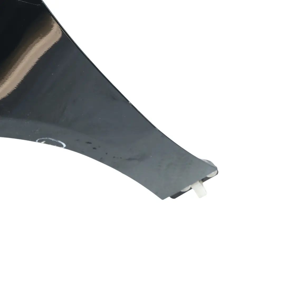 Panel Frontal Lado Izquierdo Tapa Kosmos Black 191 para Mercedes W176 con número de pieza A1768810101 Mercedes W176 Panel Frontal Lado Izquierdo Tapa Kosmos Black 191 - SKU A1768810101-KB - Número de pieza A1768810101