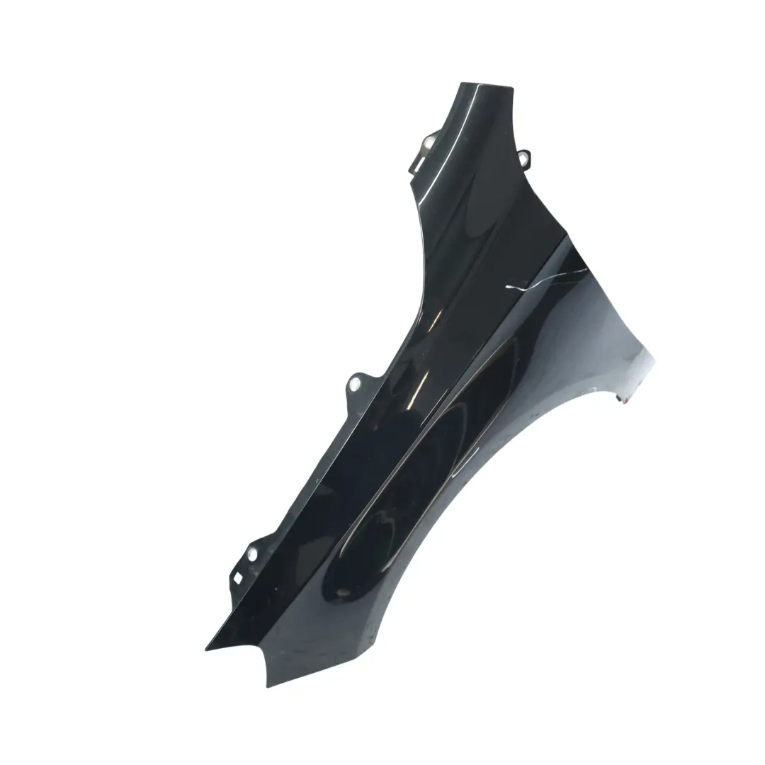 Mercedes W176 Panel Frontal Lado Izquierdo Tapa Kosmos Black 191 - SKU A1768810101-KB - Número de pieza A1768810101