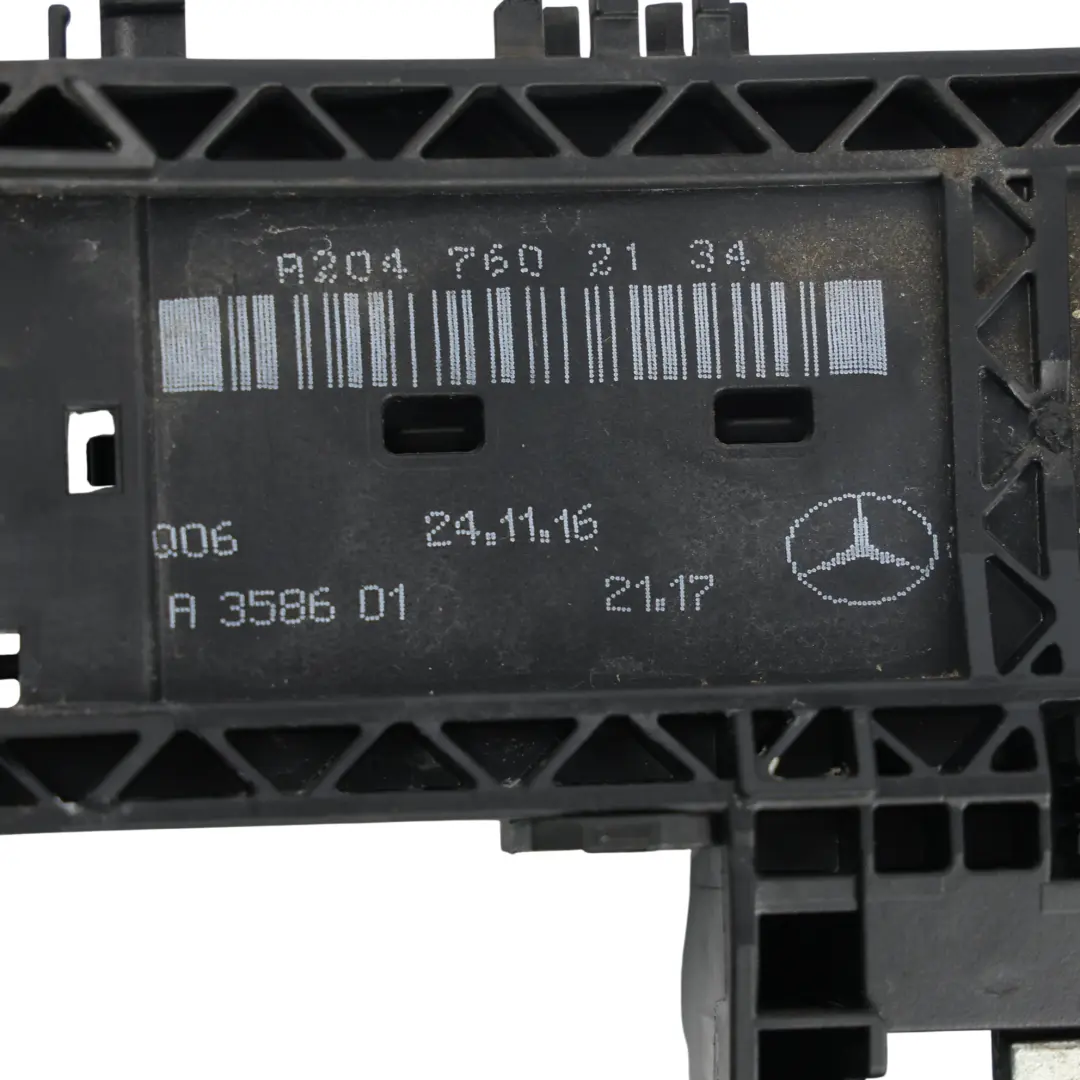 Supporto Maniglia Porta Posteriore Sinistra per Mercedes W176 W204 con numero di parte A2047602134 Mercedes W176 W204 Supporto Maniglia Porta Posteriore Sinistra - SKU A2047602134-3 - Numero di parte A2047602134