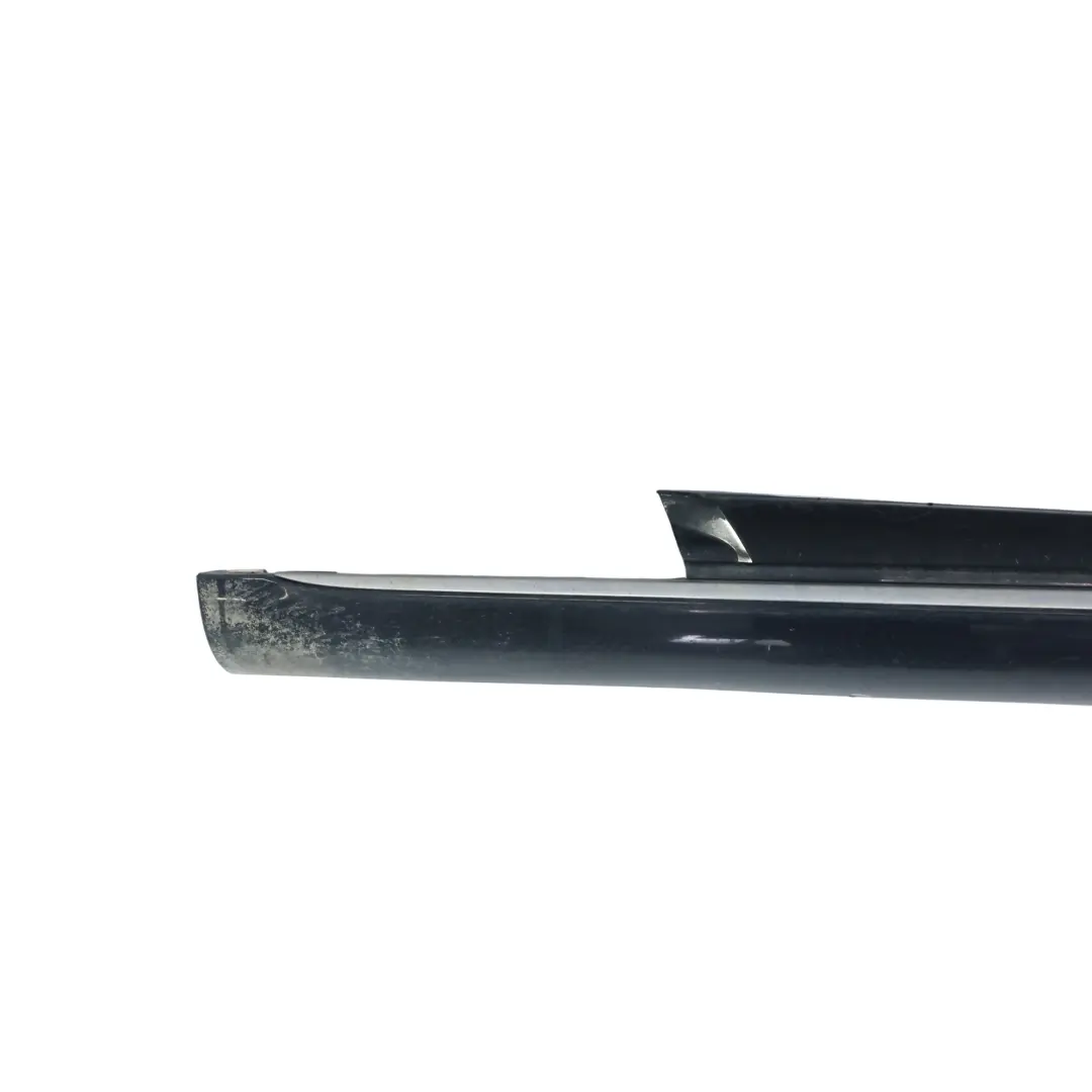 Mercedes W205 Bas de Caisse Gauche Cache Seuil de Porte Noir 040 - SKU A2056980354-BLA - Numéro de pièce A2056980354