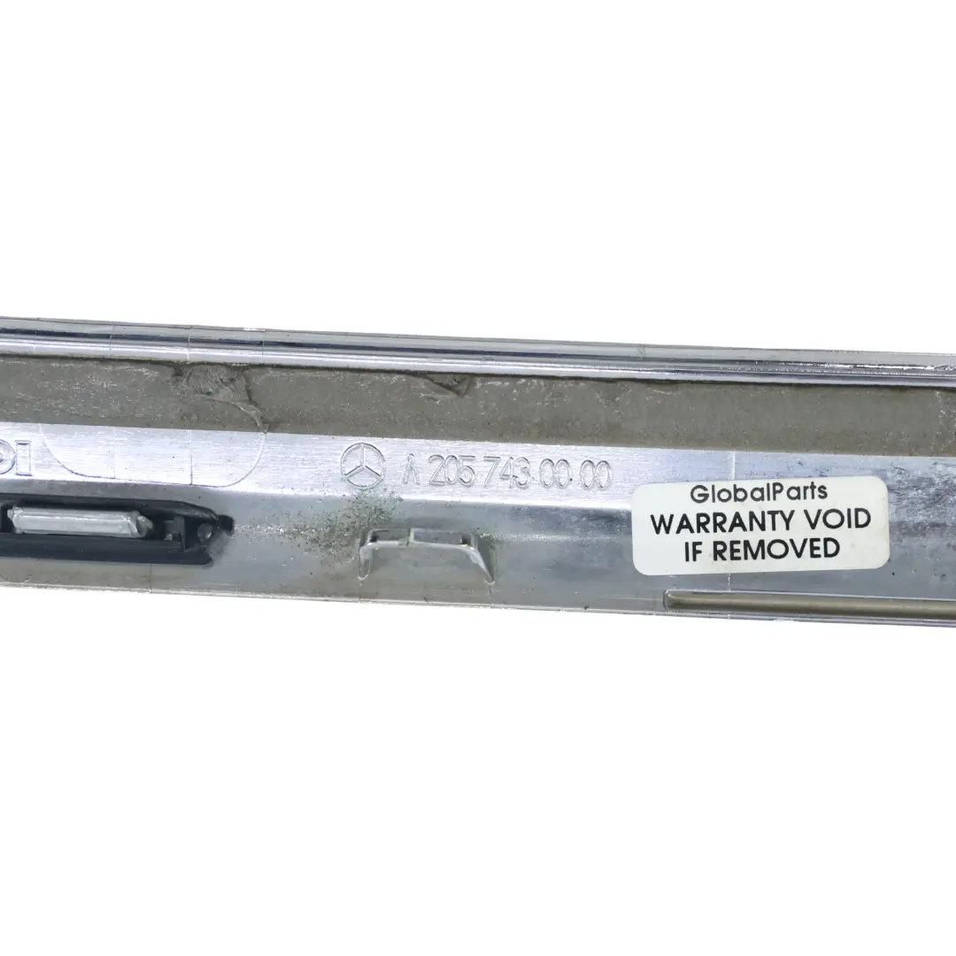 Mercedes W205 Moulure Chromée Éclairage Plaque Immatriculation Hayon - SKU A2057430000-1 - Numéro de pièce A2057430000