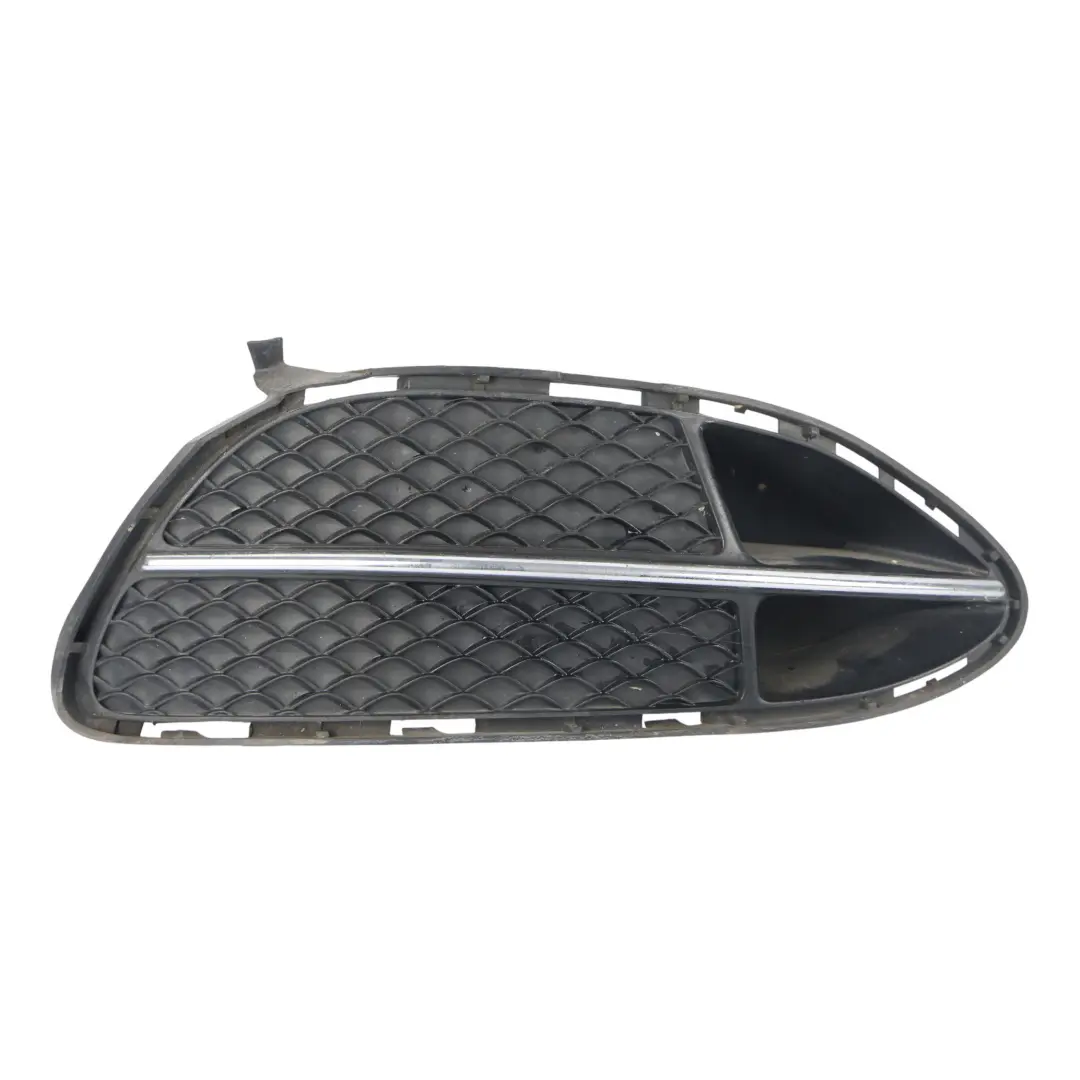Kratka Dolna Zderzaka Przedniego Prawa Osłona do Mercedes W212 o numerze A2128852822 Mercedes W212 Kratka Dolna Zderzaka Przedniego Prawa Osłona - SKU A2128852822 - Numer Części A2128852822