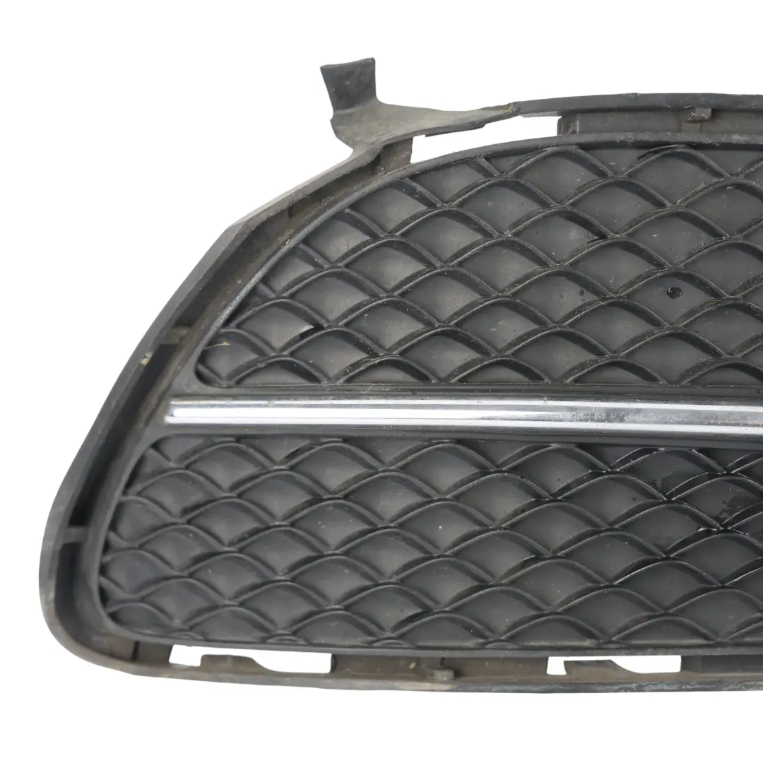 Paraurti Anteriore Griglia Inferiore Cover Modanatura Destra A2128 per Mercedes W212 con numero di parte A2128852822 Mercedes W212 Paraurti Anteriore Griglia Inferiore Cover Modanatura Destra A2128 - SKU A2128852822 - Numero di parte A2128852822