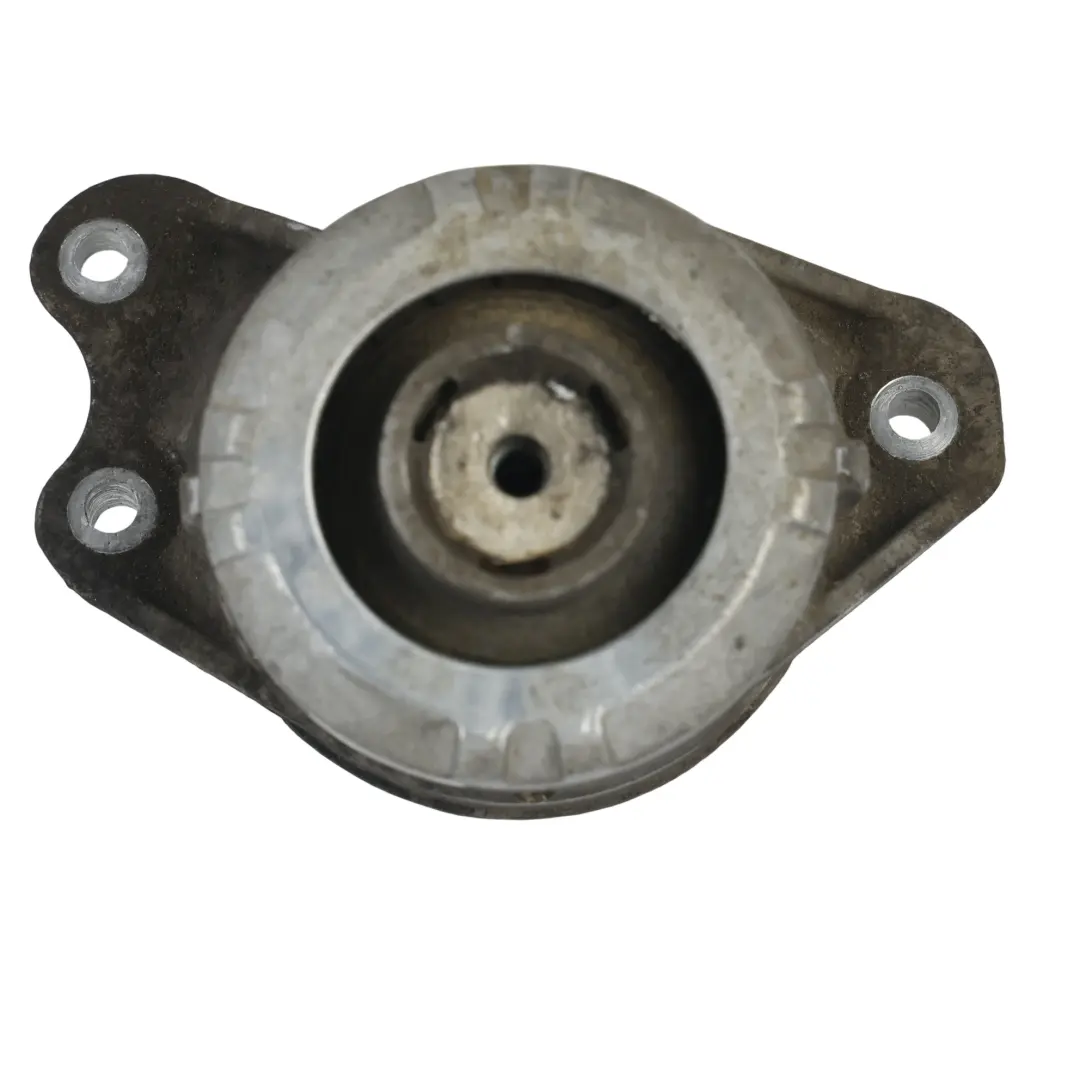 Wspornik Zawieszenia Silnika Przedni Prawy do Mercedes GLC X253 o numerze A2532403000 Mercedes GLC X253 Wspornik Zawieszenia Silnika Przedni Prawy - SKU A2532403000 - Numer Części A2532403000