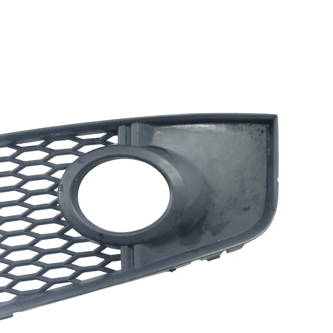 Kratka Zderzaka Przedniego Atrapa Halogenu Lewa do Audi S3 8P o numerze 8P0807681D Audi S3 8P Kratka Zderzaka Przedniego Atrapa Halogenu Lewa - SKU 8P0807681D - Numer Części 8P0807681D