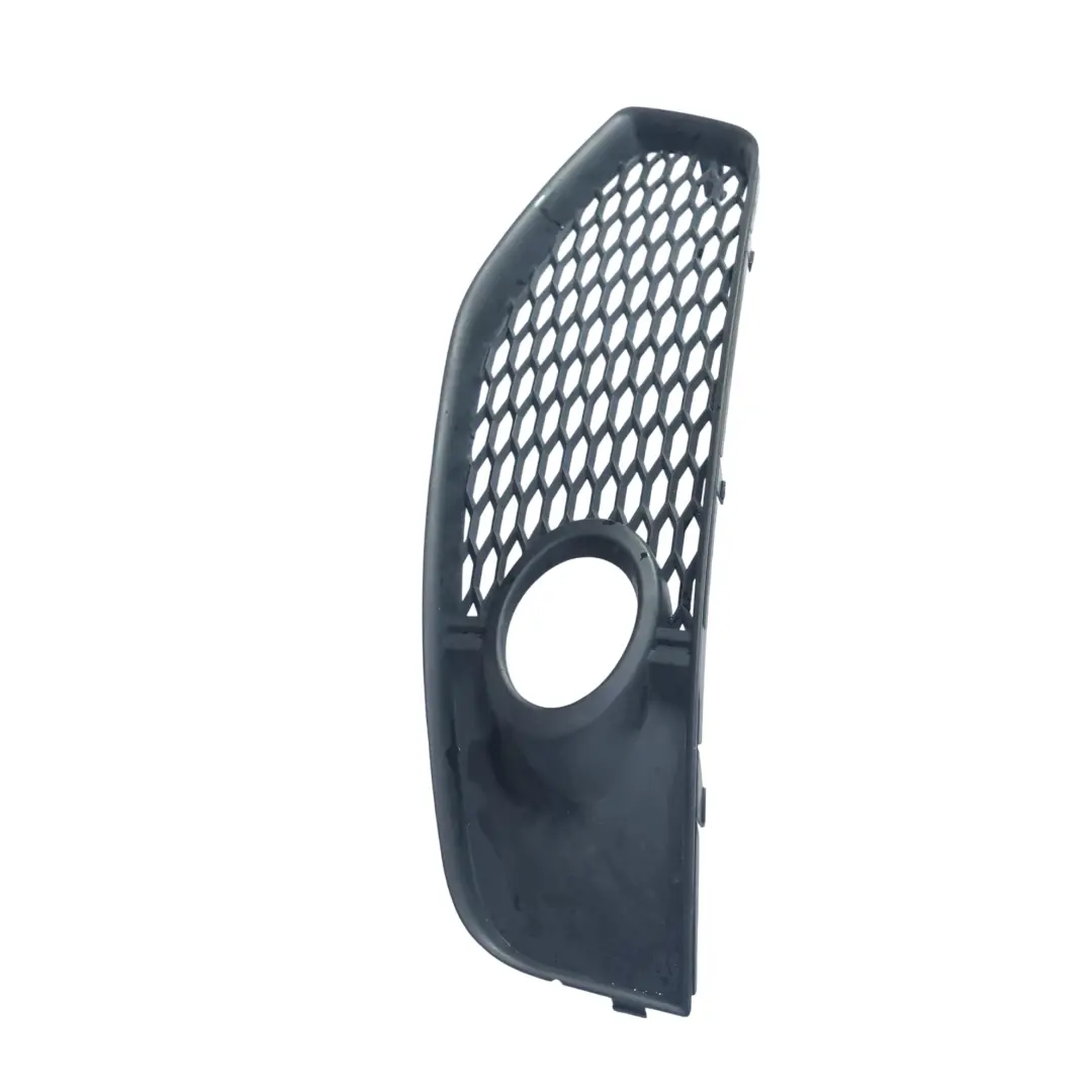 Kratka Zderzaka Przedniego Atrapa Halogenu Lewa do Audi S3 8P o numerze 8P0807681D Audi S3 8P Kratka Zderzaka Przedniego Atrapa Halogenu Lewa - SKU 8P0807681D - Numer Części 8P0807681D