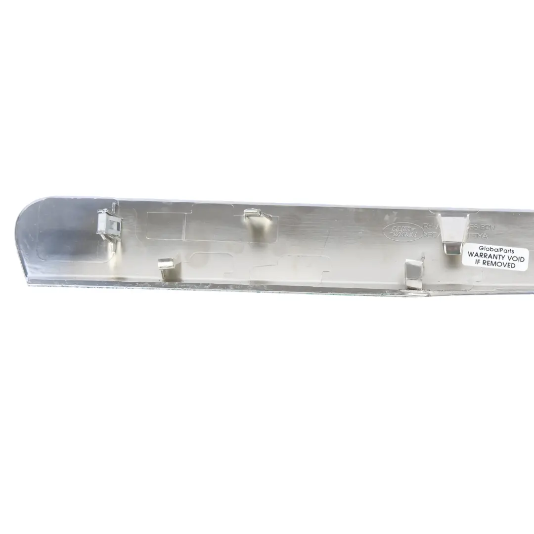 Land Rover Range Rover Sport L320 Moldura Puerta Trasera Derecha Cromo AH3226656 - SKU AH32-26656-BDW - Número de pieza AH32-26656-BDW