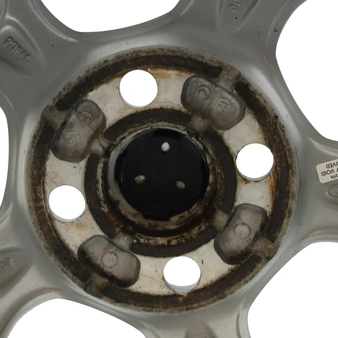 Srebrna Felga Aluminiowa 15" 6J ET:47.5 do Ford Fiesta Mk7 o numerze BA6J-1007-GA Ford Fiesta Mk7 Srebrna Felga Aluminiowa 15" 6J ET:47.5 - SKU BA6J-1007-GA-SL1 - Numer Części BA6J-1007-GA
