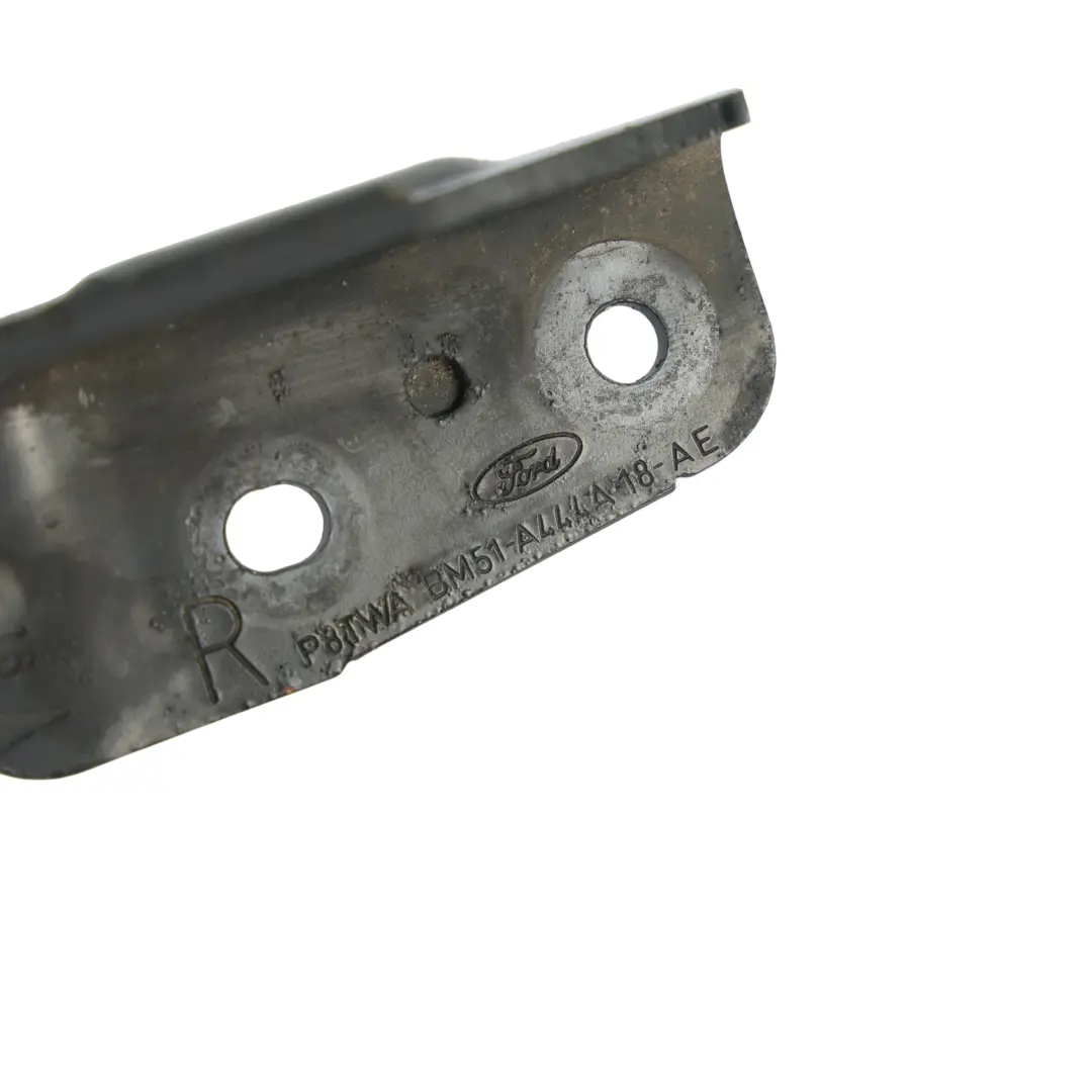 Mk3 Staffa Ammortizzatore Portellone Posteriore Sinistra BM51-A444A18 per Ford Focus con numero di parte BM51-A444A18-AE Ford Focus Mk3 Staffa Ammortizzatore Portellone Posteriore Sinistra BM51-A444A18 - SKU BM51-A444A18-AE - Numero di parte BM51-A444A18-AE