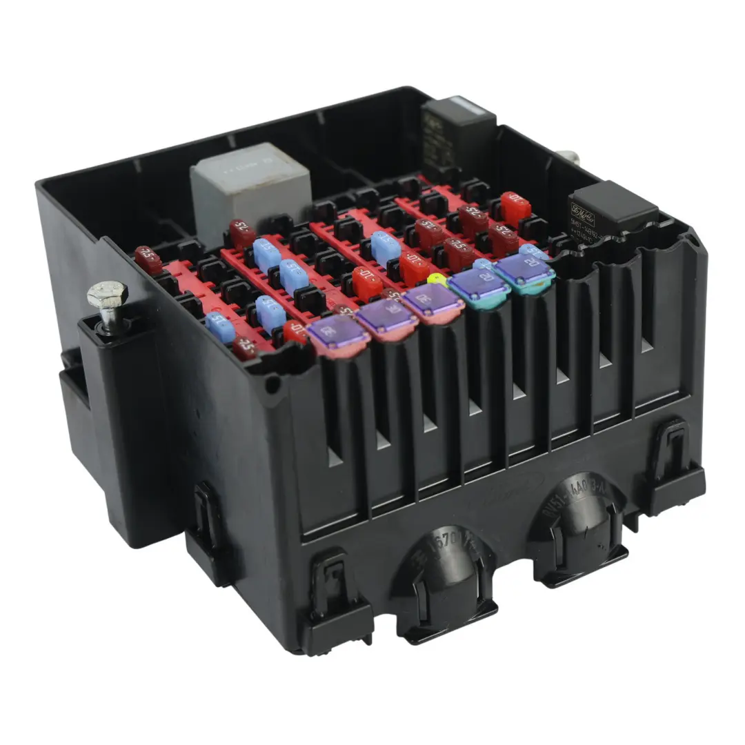 Cubierta Panel Caja Fusibles Relés para Ford Fiesta MK7 con número de pieza C1BT-14A005-DRA Ford Fiesta MK7 Cubierta Panel Caja Fusibles Relés - SKU C1BT-14A005-DRA - Número de pieza C1BT-14A005-DRA