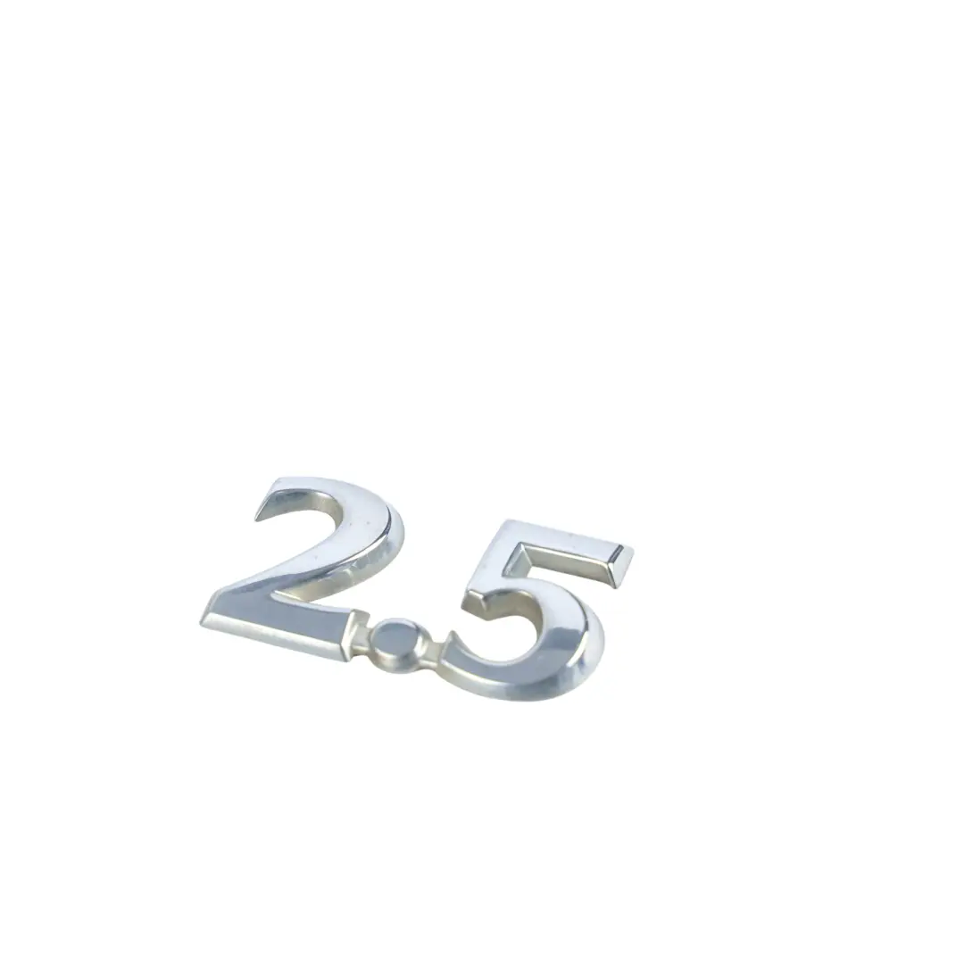 Emblema Posteriore Portellone Cromato 2.5 1X43-43156-DA per Jaguar X-Type X400 con numero di parte C2S11255 Jaguar X-Type X400 Emblema Posteriore Portellone Cromato 2.5 1X43-43156-DA - SKU C2S11255 - Numero di parte C2S11255