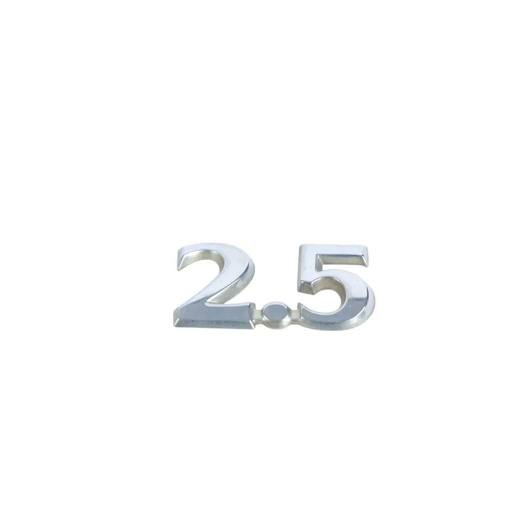 Emblema Posteriore Portellone Cromato 2.5 1X43-43156-DA per Jaguar X-Type X400 con numero di parte C2S11255 Jaguar X-Type X400 Emblema Posteriore Portellone Cromato 2.5 1X43-43156-DA - SKU C2S11255 - Numero di parte C2S11255