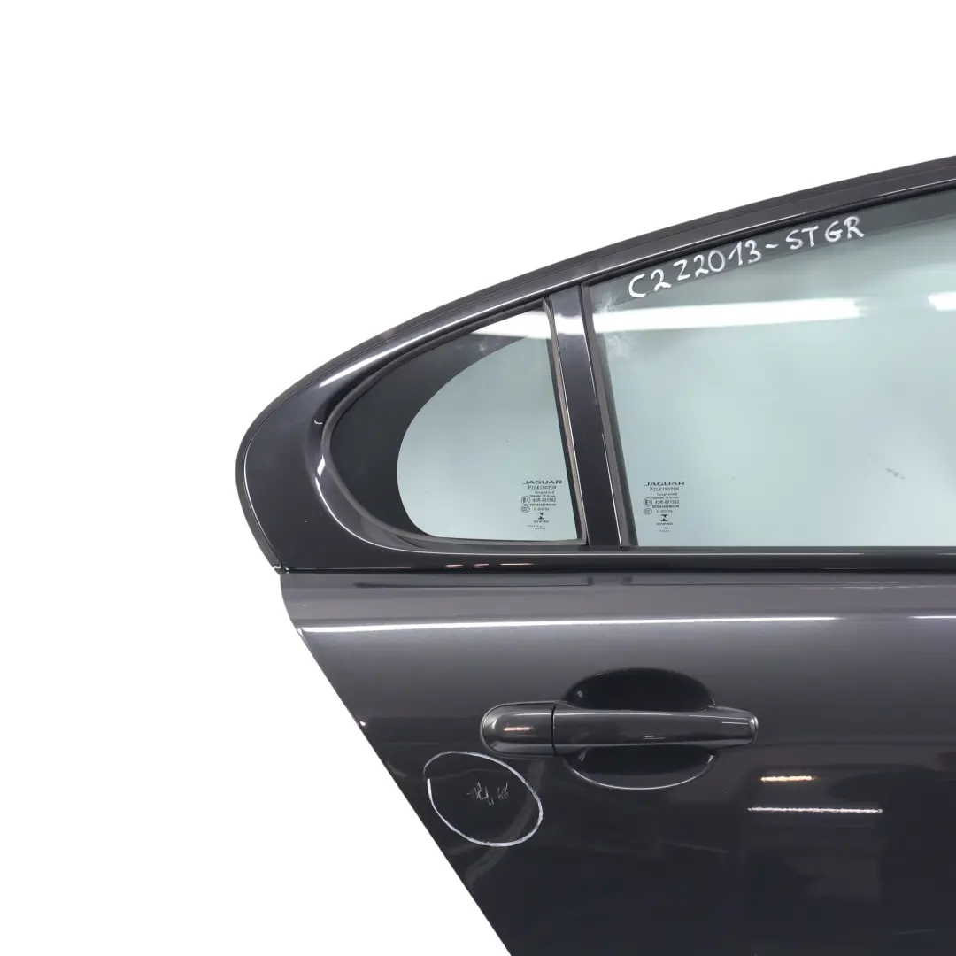 Porta Posteriore Destra Grigio Stratus Metallizzato 2127 per Jaguar XF X250 con numero di parte C2Z2013 Jaguar XF X250 Porta Posteriore Destra Grigio Stratus Metallizzato 2127 - SKU C2Z2013-STGR - Numero di parte C2Z2013