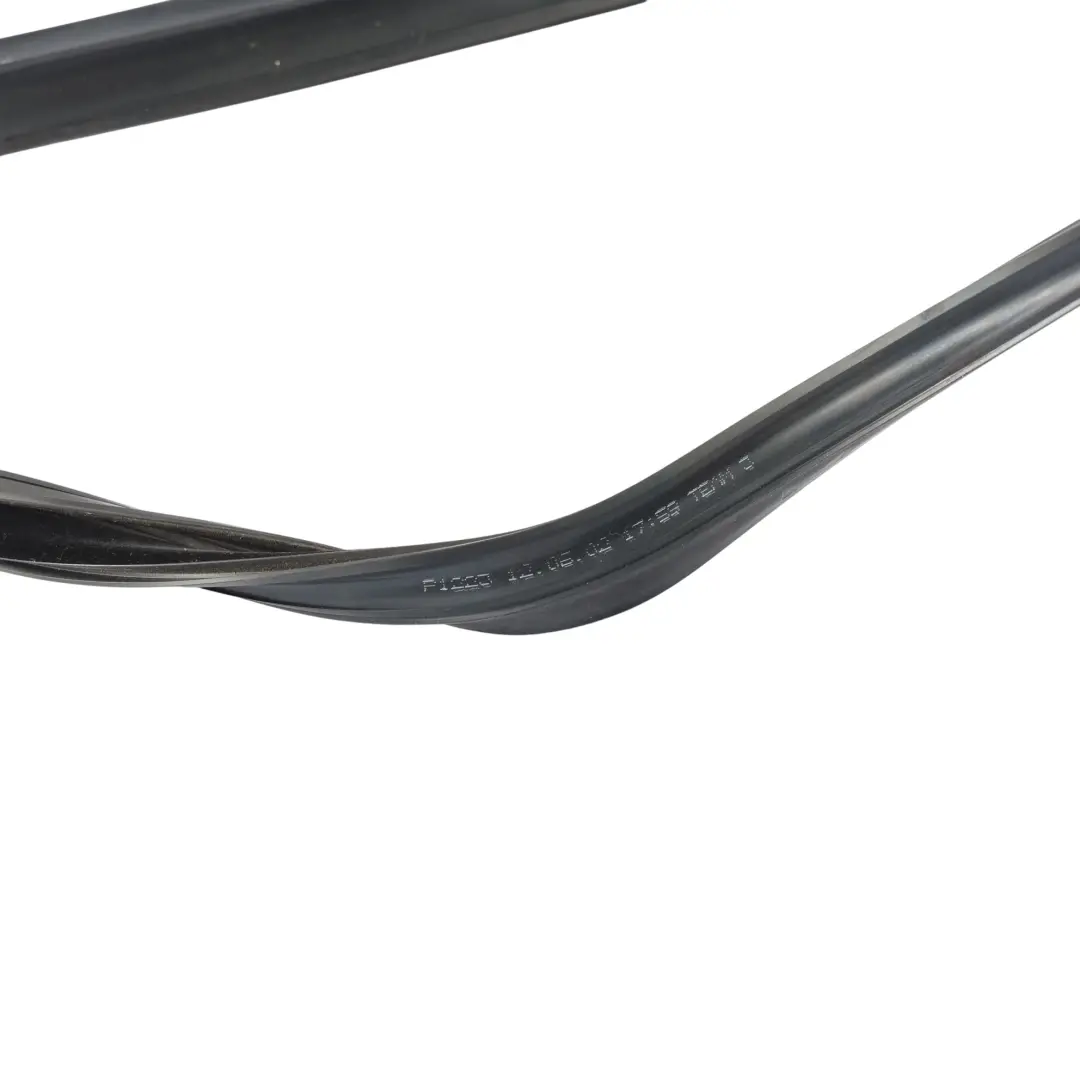 Guarnizione Guida Vetro Anteriore Sinistra per Land Rover Range Rover L322 con numero di parte 3H4Z-7821548-AA Land Rover Range Rover L322 Guarnizione Guida Vetro Anteriore Sinistra - SKU CUC500030 - Numero di parte 3H4Z-7821548-AA