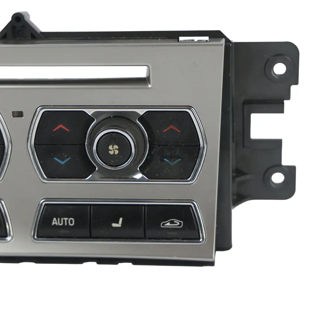 Panel Sterowania Klimatyzacją Radiem do Jaguar XF X250 o numerze CX23-18C858-AD Jaguar XF X250 Panel Sterowania Klimatyzacją Radiem - SKU CX23-18C858-AD - Numer Części CX23-18C858-AD