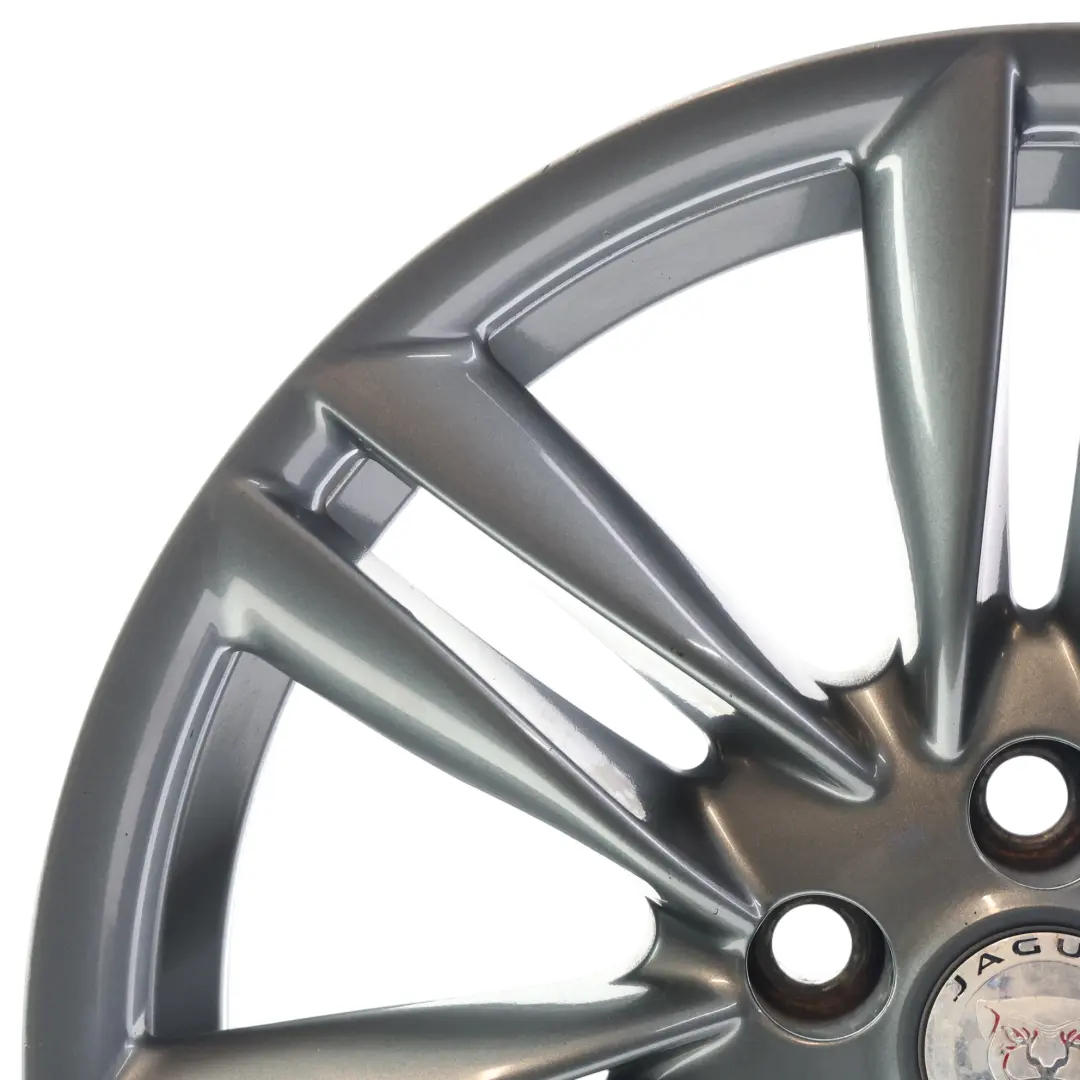 Srebrna Felga Aluminiowa 17" 7.5J ET:49 do Jaguar XF X250 o numerze CX23-DB Jaguar XF X250 Srebrna Felga Aluminiowa 17" 7.5J ET:49 - SKU CX23-DB-2 - Numer Części CX23-DB