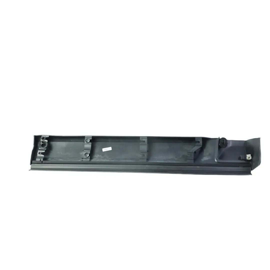 Modanatura Inferiore Porta Posteriore Destra DGP0001 per Land Rover Discovery 4 L319 con numero di parte DGP000144 Land Rover Discovery 4 L319 Modanatura Inferiore Porta Posteriore Destra DGP0001 - SKU DGP000144-1 - Numero di parte DGP000144