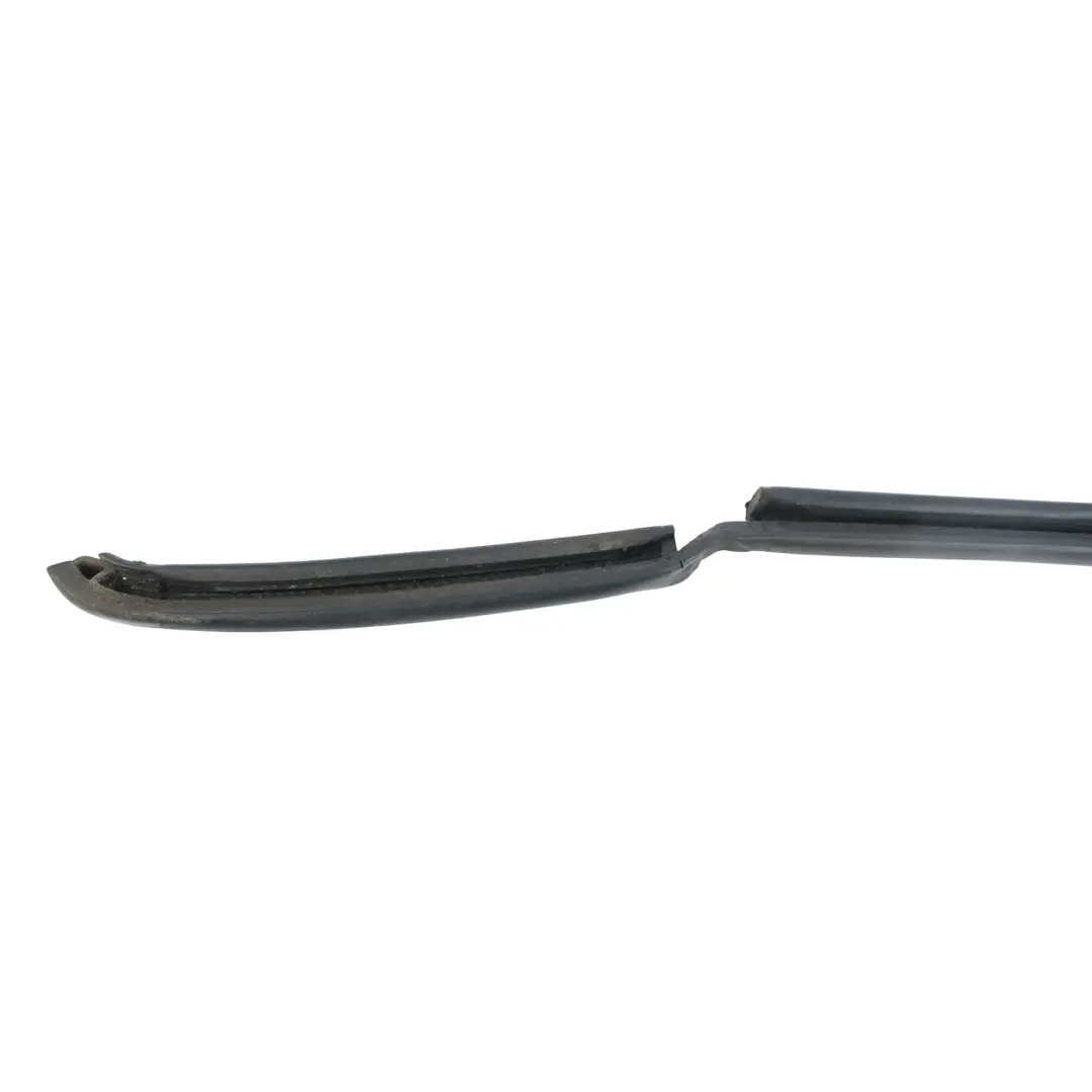Door Window Seal Upper Front Right O/S to Range Rover Sport L494 with Part number DK62-20518-A Range Rover Sport L494 Door Window Seal Upper Front Right O/S - SKU DK62-20518-A - Part number DK62-20518-A