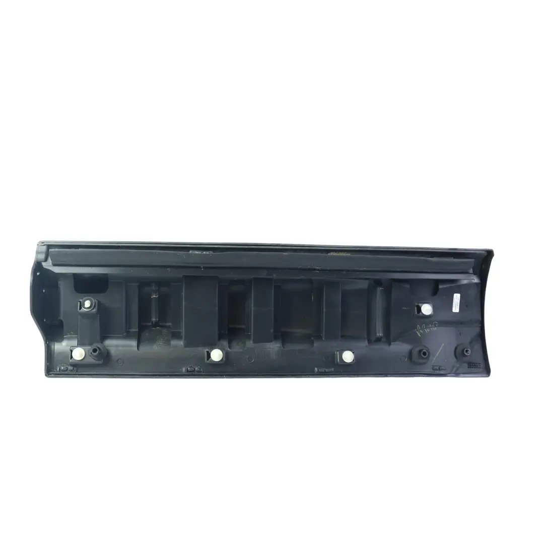 Moldura Inferior Puerta Trasera Izquierda Negro Mariana 860 para Range Rover L494 con número de pieza DK62-274A49 Range Rover L494 Moldura Inferior Puerta Trasera Izquierda Negro Mariana 860 - SKU DK62-274A49-MAR - Número de pieza DK62-274A49