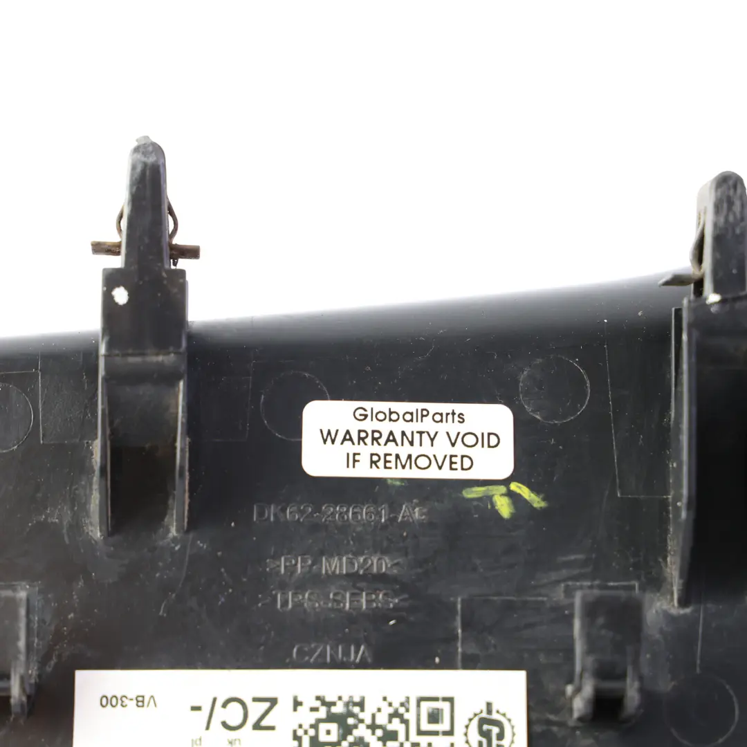 Trim Lamp Access Cover Left N/S to Range Rover Sport L494 Tailgate with Part number DK62-28661-AC Range Rover Sport L494 Tailgate Trim Lamp Access Cover Left N/S - SKU DK62-28661-AC - Part number DK62-28661-AC