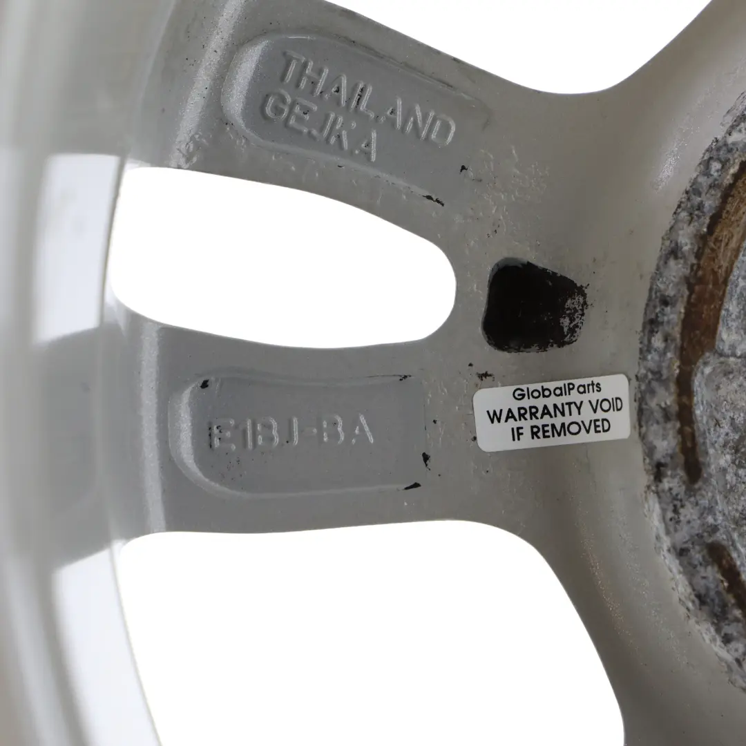 Llanta Aleación Plata 15" 6J ET:47,5 para Ford Fiesta Mk7 con número de pieza E1BJ-BA Ford Fiesta Mk7 Llanta Aleación Plata 15" 6J ET:47,5 - SKU E1BJ-BA-SL1 - Número de pieza E1BJ-BA