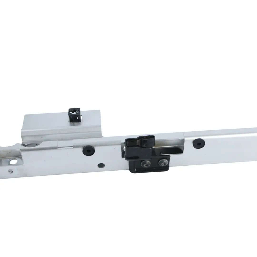 Płyta Zatrzymująca Bagażnika Lewa do Land Rover Range Rover L322 o numerze EPE500530MAC Land Rover Range Rover L322 Płyta Zatrzymująca Bagażnika Lewa - SKU EPE500530MAC - Numer Części EPE500530MAC