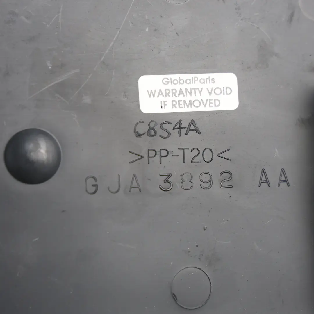 Jaguar XK8 X100 Tapa Caja Fusibles Maletero Trasera Panel Superior GJA-3892-AA - SKU GJA3892AA - Número de pieza GJA3892AA