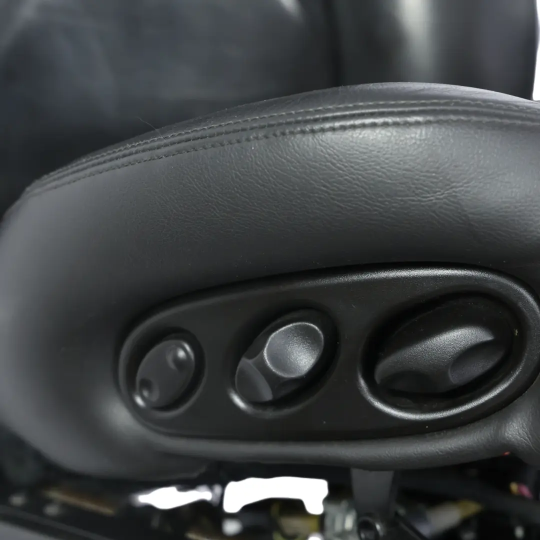 Siège Sport Avant Chauffant Droit Noir Cuir pour Jaguar XK8 X100 à propos du numéro de pièce GJE4302AA Jaguar XK8 X100 Siège Sport Avant Chauffant Droit Noir Cuir - SKU GJE4302AA - Numéro de pièce GJE4302AA