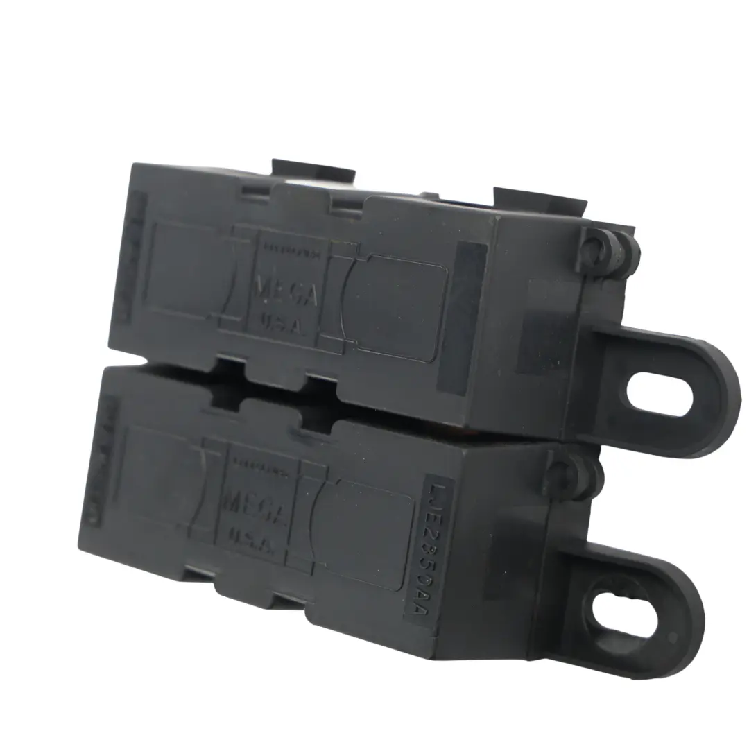 Coperchio Protezione Scatola Fusibili Mega per Jaguar XK8 X100 con numero di parte LJE2850AA Jaguar XK8 X100 Coperchio Protezione Scatola Fusibili Mega - SKU LJE2850AA - Numero di parte LJE2850AA