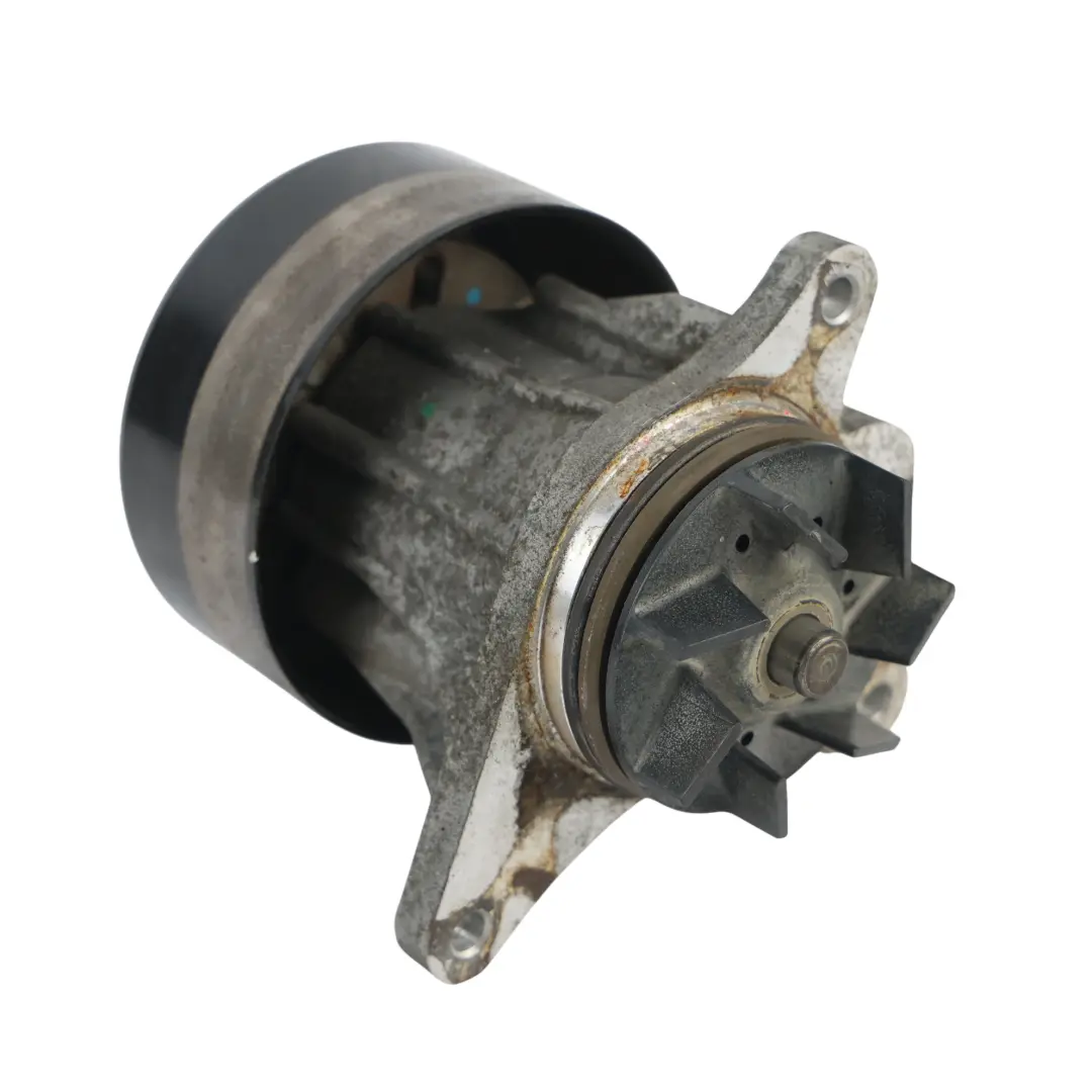 Supporto Pompa Acqua Refrigerante 4R80-9509-AC per Range Rover Sport L494 con numero di parte LR013164 Range Rover Sport L494 Supporto Pompa Acqua Refrigerante 4R80-9509-AC - SKU LR013164-1 - Numero di parte LR013164