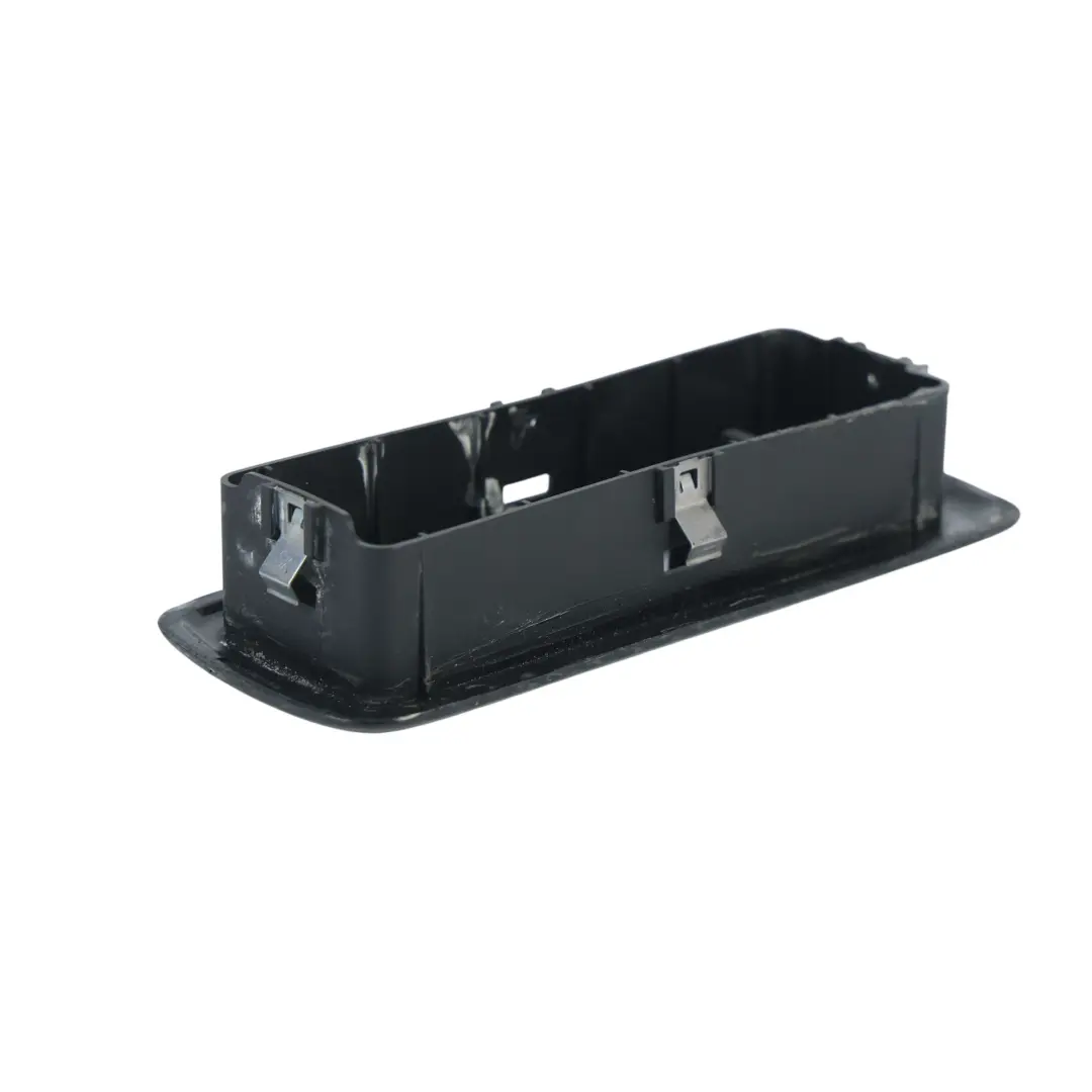Embellecedor Interruptor Elevalunas Puerta Trasera Izq AH para Range Rover Sport L320 con número de pieza LR013517 Range Rover Sport L320 Embellecedor Interruptor Elevalunas Puerta Trasera Izq AH - SKU LR013517 - Número de pieza LR013517