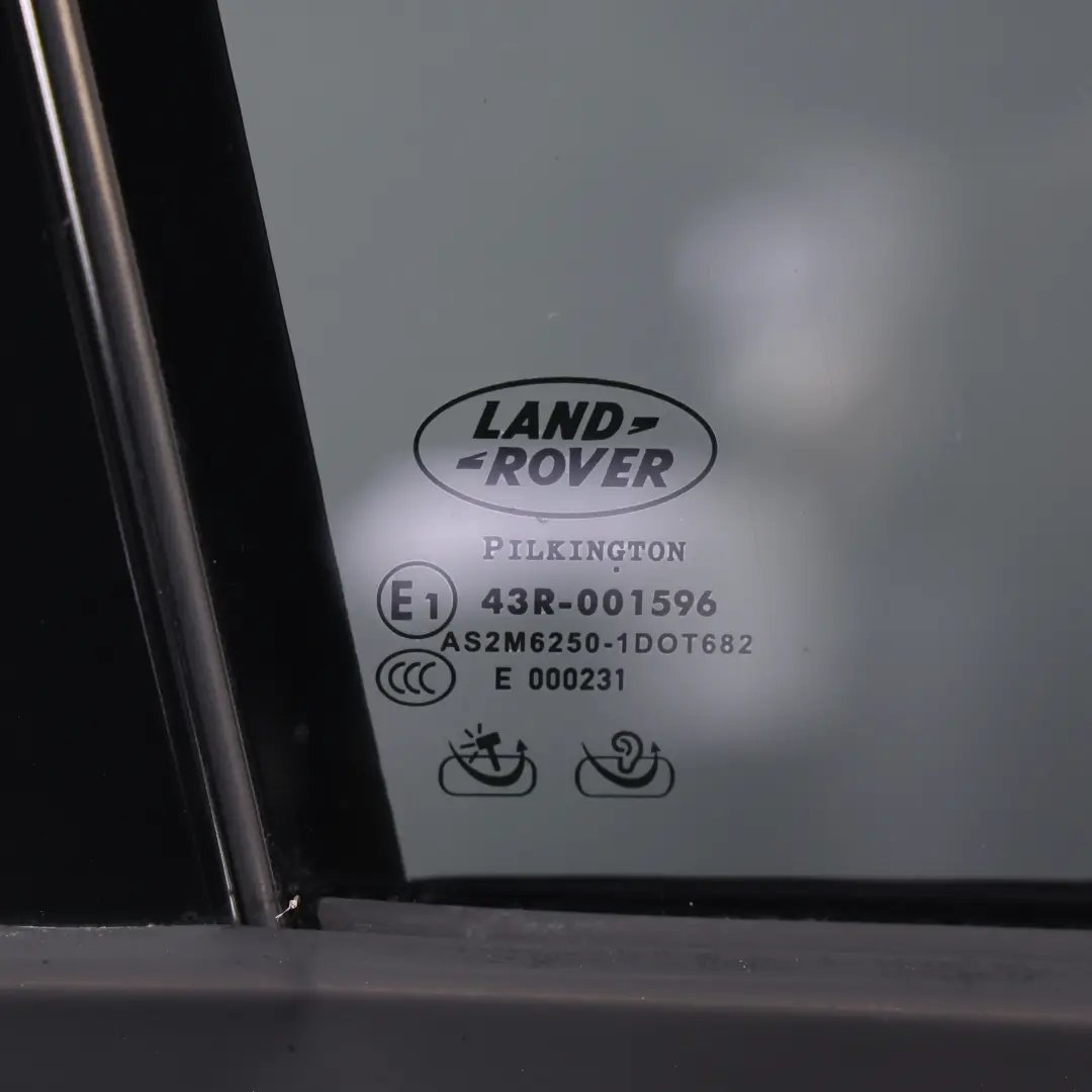 Puerta Delantera Derecha Negro Santorini 820 para Range Rover Sport L320 con número de pieza LR016464 Range Rover Sport L320 Puerta Delantera Derecha Negro Santorini 820 - SKU LR016464-SAB - Número de pieza LR016464