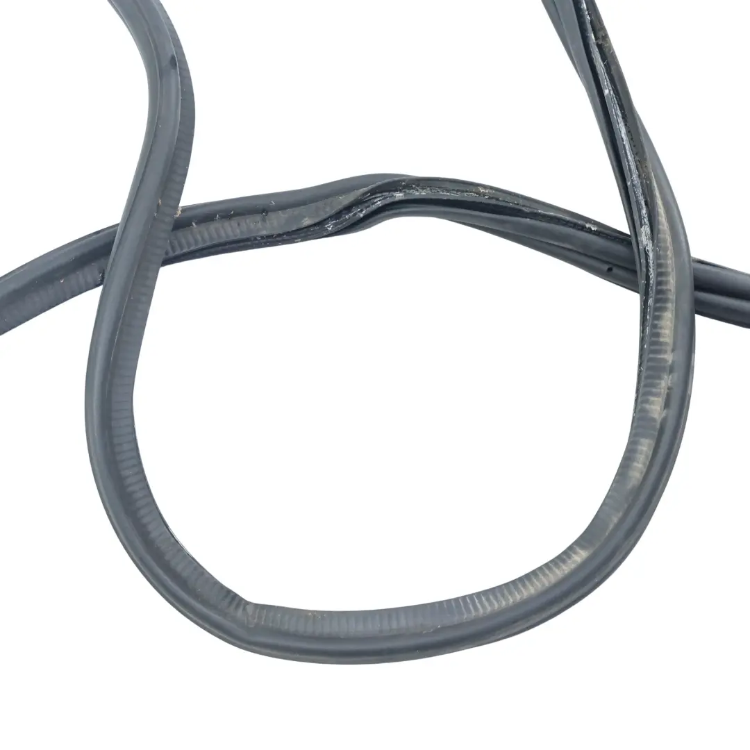Junta Goma Portón Trasero Maletero 5H32-43712-DB para Range Rover Sport L320 con número de pieza LR017172 Range Rover Sport L320 Junta Goma Portón Trasero Maletero 5H32-43712-DB - SKU LR017172 - Número de pieza LR017172