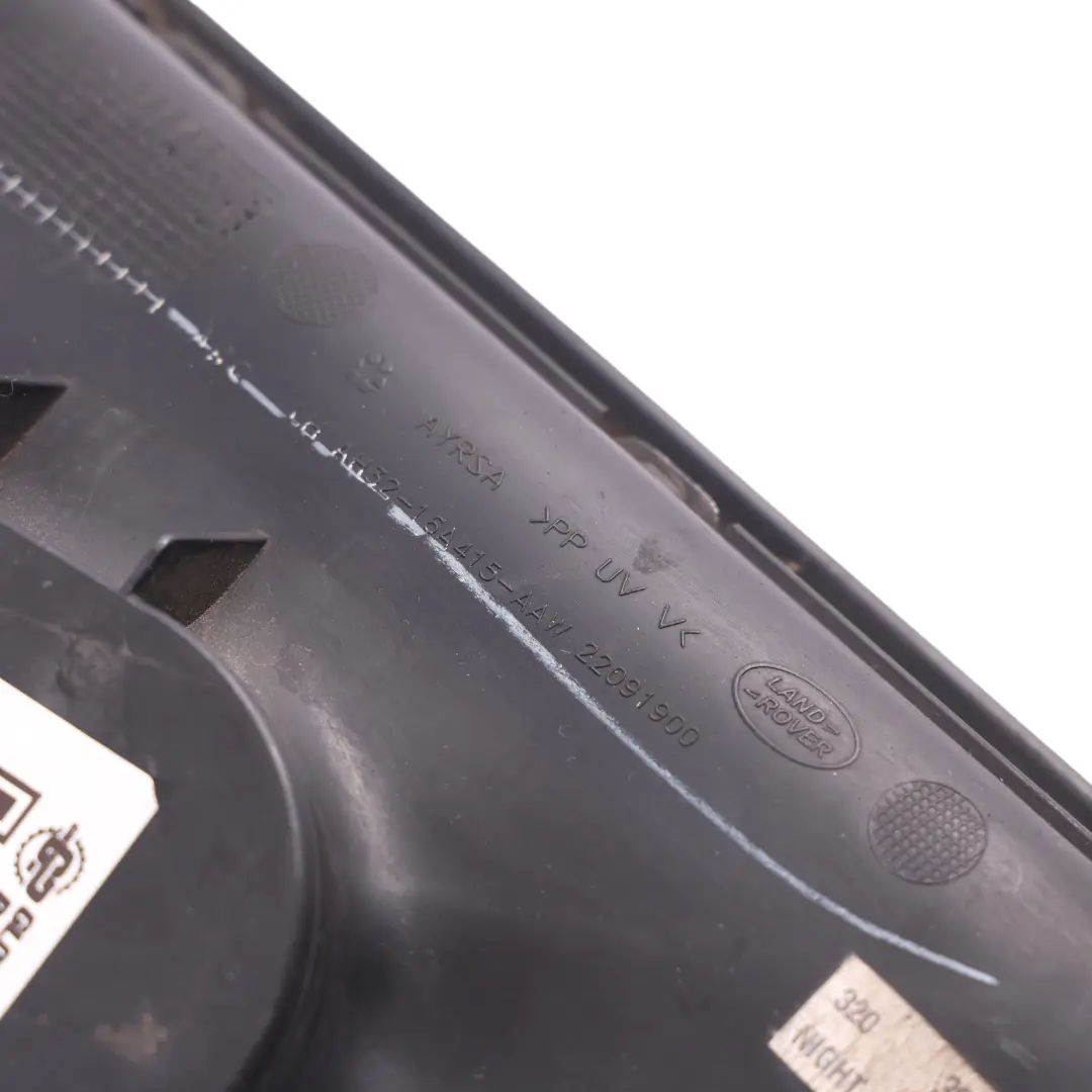Kotflügel Lüftungsgitter Blende Links AH32-16A415-AAW für Range Rover Sport L320 mit Teilenummer LR019749 Range Rover Sport L320 Kotflügel Lüftungsgitter Blende Links AH32-16A415-AAW - SKU LR019749 - Teilenummer LR019749