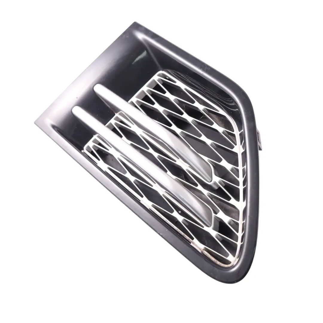 Kratka Błotnika Przednia Lewa AH32-16A415-AAW do Range Rover Sport L320 o numerze LR019749 Range Rover Sport L320 Kratka Błotnika Przednia Lewa AH32-16A415-AAW - SKU LR019749 - Numer Części LR019749