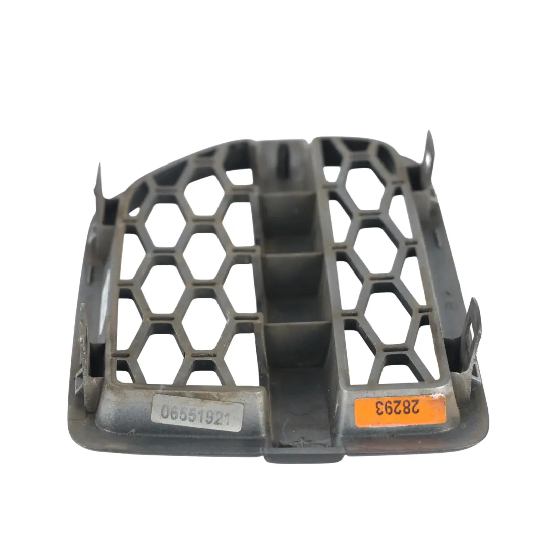 Wing Fender Air Vent Grille Cover Right O/S 22107000 to Land Rover Discovery 4 L319 with Part number LR024950 Land Rover Discovery 4 L319 Wing Fender Air Vent Grille Cover Right O/S 22107000 - SKU LR024950 - Part number LR024950