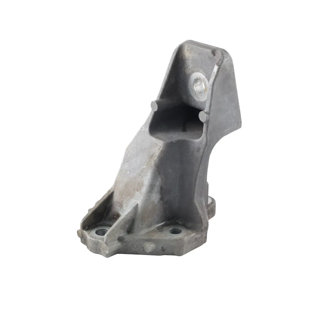 Mount Bracket Left N/S 3.0 SDV6 CPLA-6061-CB to Land Rover Discovery L494 Engine with Part number LR033184 Land Rover Discovery L494 Engine Mount Bracket Left N/S 3.0 SDV6 CPLA-6061-CB - SKU LR033184 - Part number LR033184