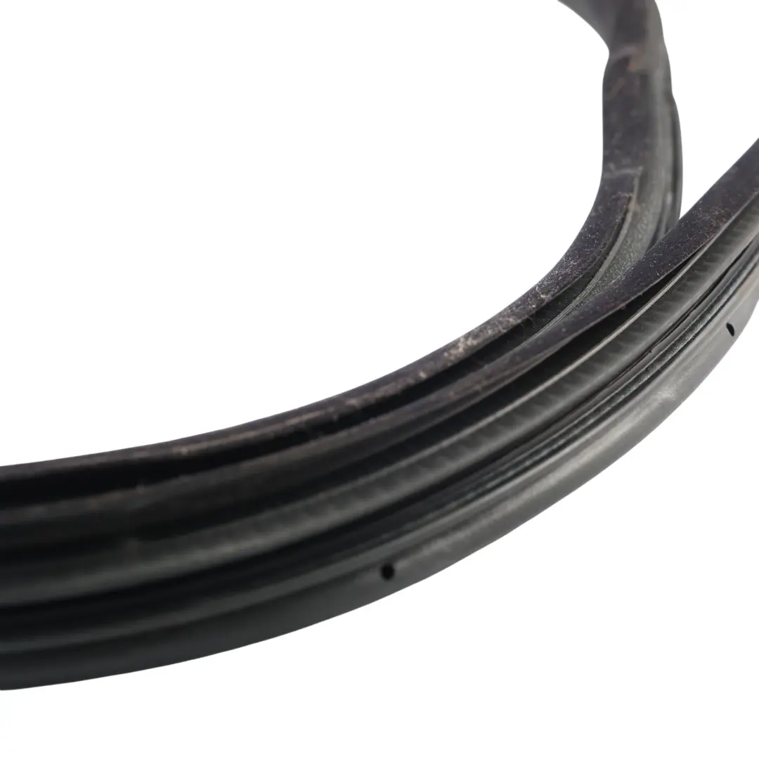Junta Goma Puerta Delantera Sellado para Range Rover L320 con número de pieza LR037337 Range Rover L320 Junta Goma Puerta Delantera Sellado - SKU LR037337 - Número de pieza LR037337