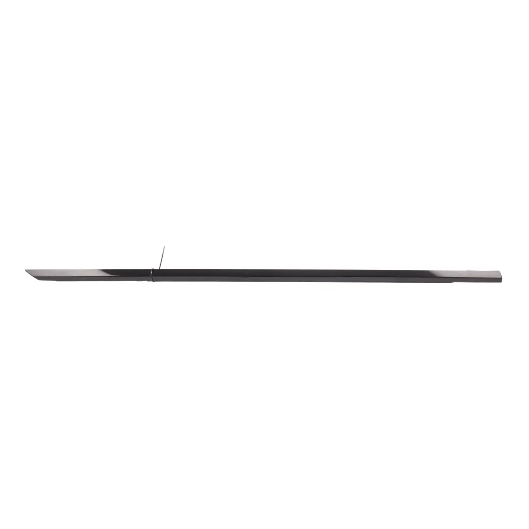 Listwa Szyby Przednich Drzwi Prawy DK62-21452-AA do Range Rover Sport L494 o numerze LR043750 Range Rover Sport L494 Listwa Szyby Przednich Drzwi Prawy DK62-21452-AA - SKU LR043750 - Numer Części LR043750