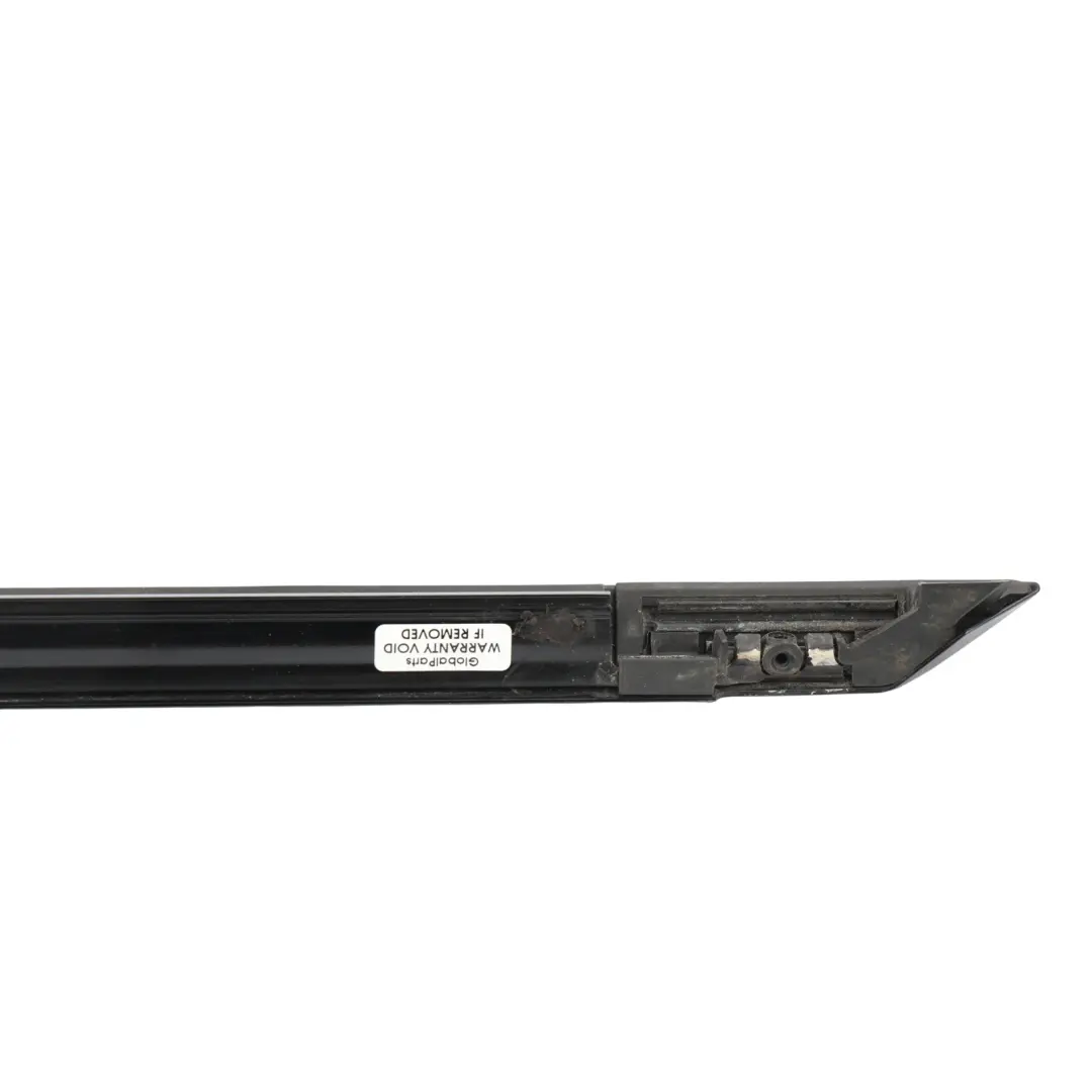 Moulure Vitre Porte Avant Droite DK62-21452-AA pour Range Rover Sport L494 à propos du numéro de pièce LR043750 Range Rover Sport L494 Moulure Vitre Porte Avant Droite DK62-21452-AA - SKU LR043750 - Numéro de pièce LR043750