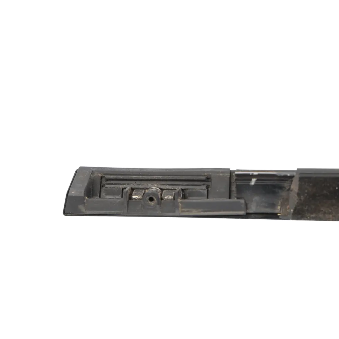 Moulure Vitre Porte Avant Droite DK62-21452-AA pour Range Rover Sport L494 à propos du numéro de pièce LR043750 Range Rover Sport L494 Moulure Vitre Porte Avant Droite DK62-21452-AA - SKU LR043750 - Numéro de pièce LR043750