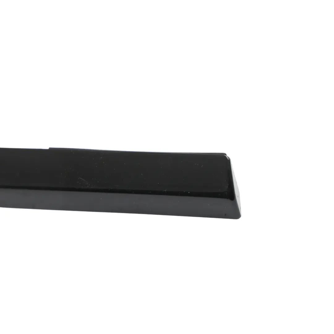 Moulure Vitre Porte Avant Droite DK62-21452-AA pour Range Rover Sport L494 à propos du numéro de pièce LR043750 Range Rover Sport L494 Moulure Vitre Porte Avant Droite DK62-21452-AA - SKU LR043750 - Numéro de pièce LR043750