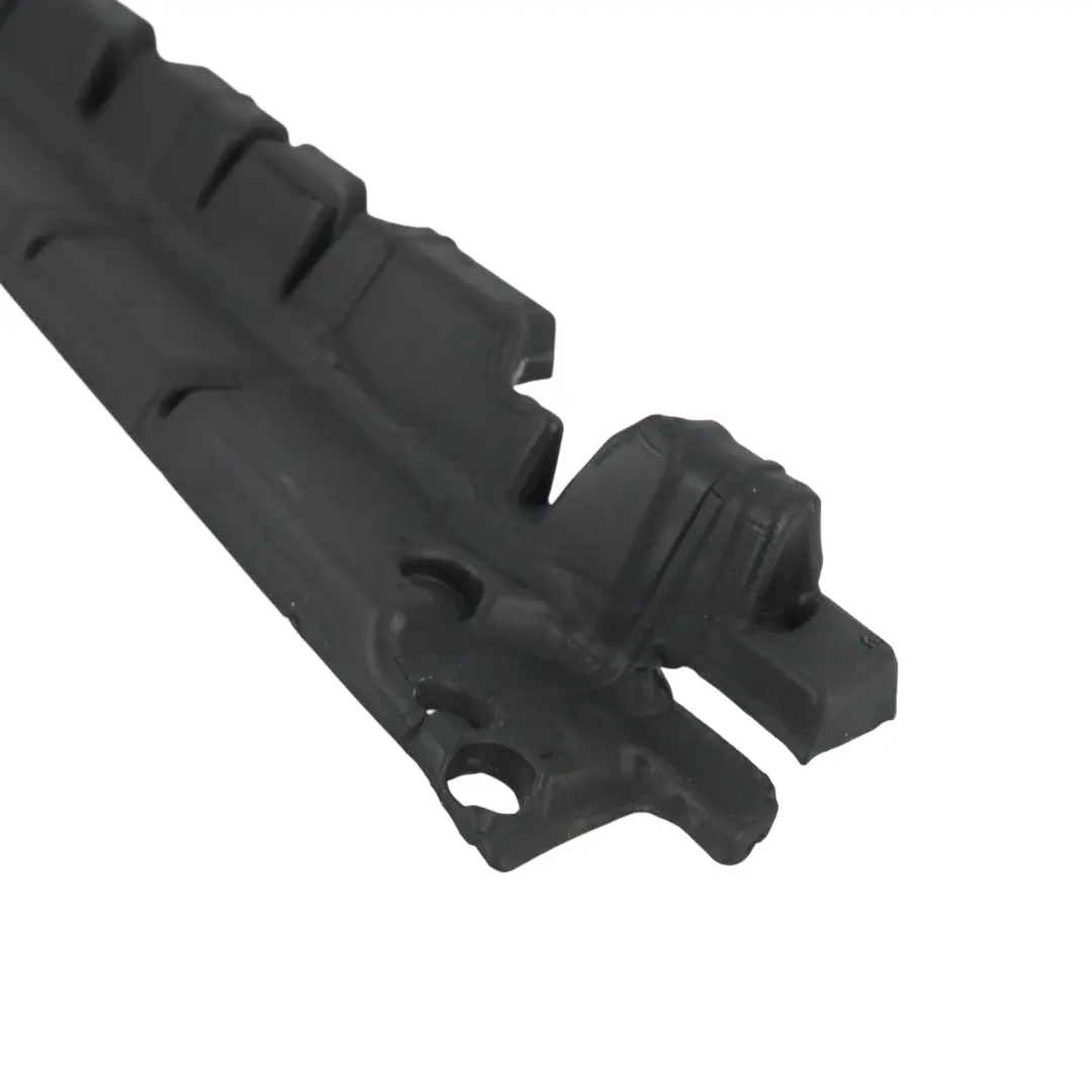 Panel Aislante Puerta Trasera Izquierda DK62-24900-AB para Range Rover Sport L494 con número de pieza LR043783 Range Rover Sport L494 Panel Aislante Puerta Trasera Izquierda DK62-24900-AB - SKU LR043783 - Número de pieza LR043783